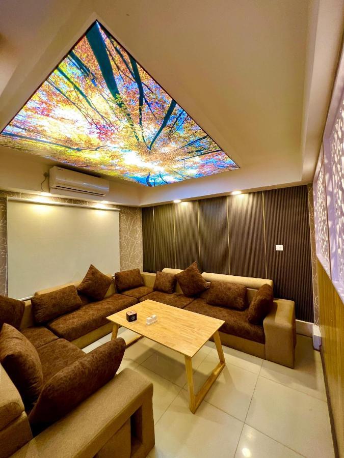 Redstone Regency Hotel