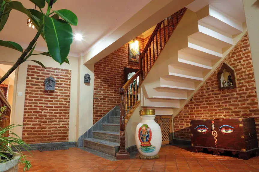 Kaji Chen, The Tourist Accommodation