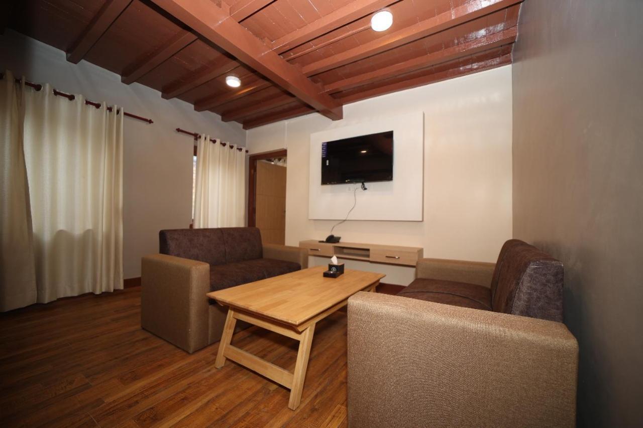 Redstone Regency Hotel