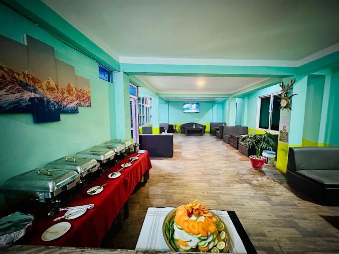 Hotel Mountain Mirror