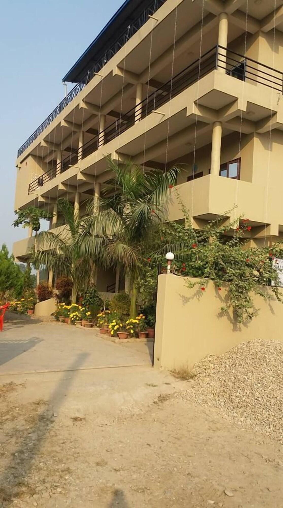 Sauraha Boutique Resort