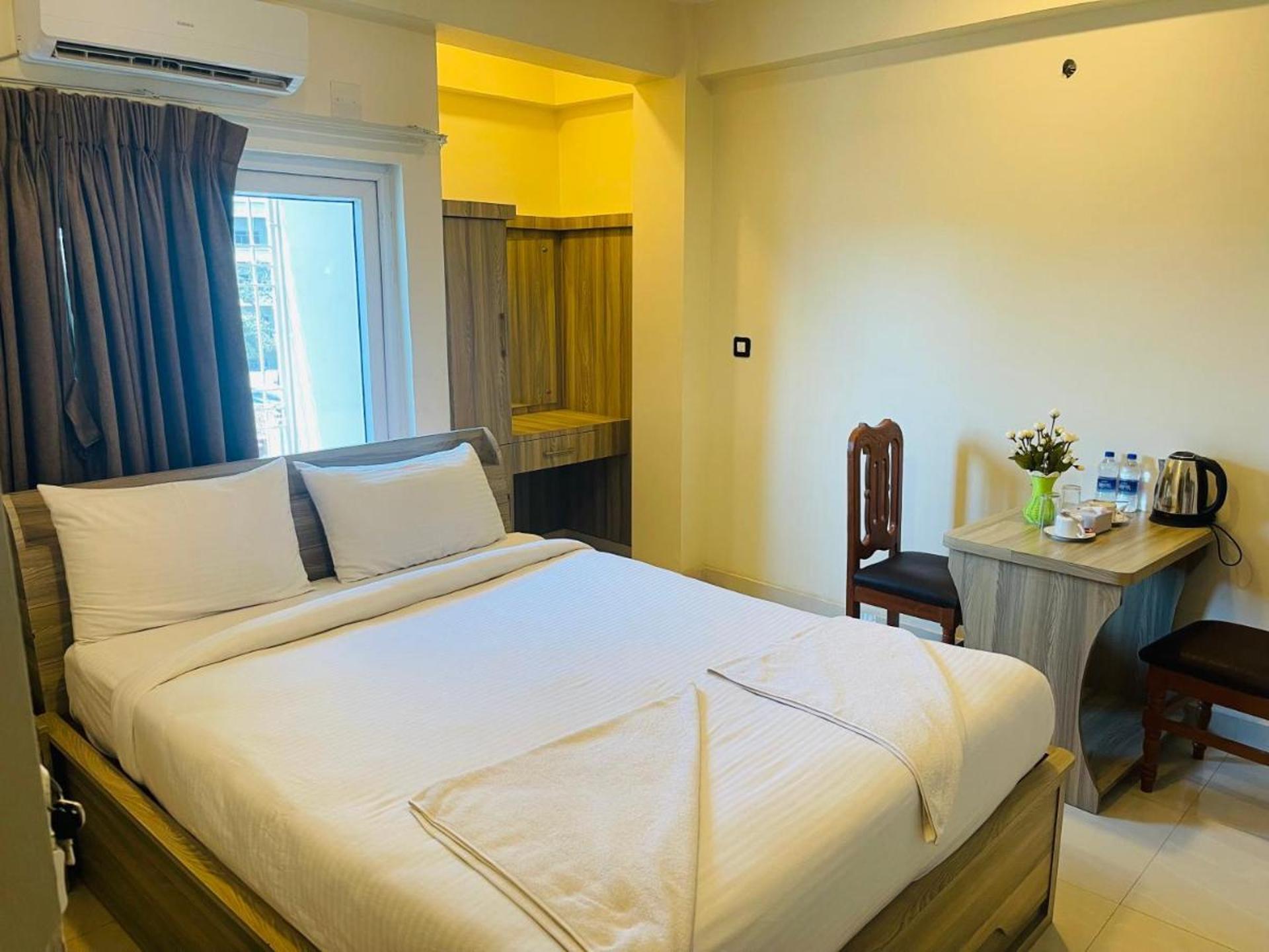 1 Double bed Deluxe room with A/C