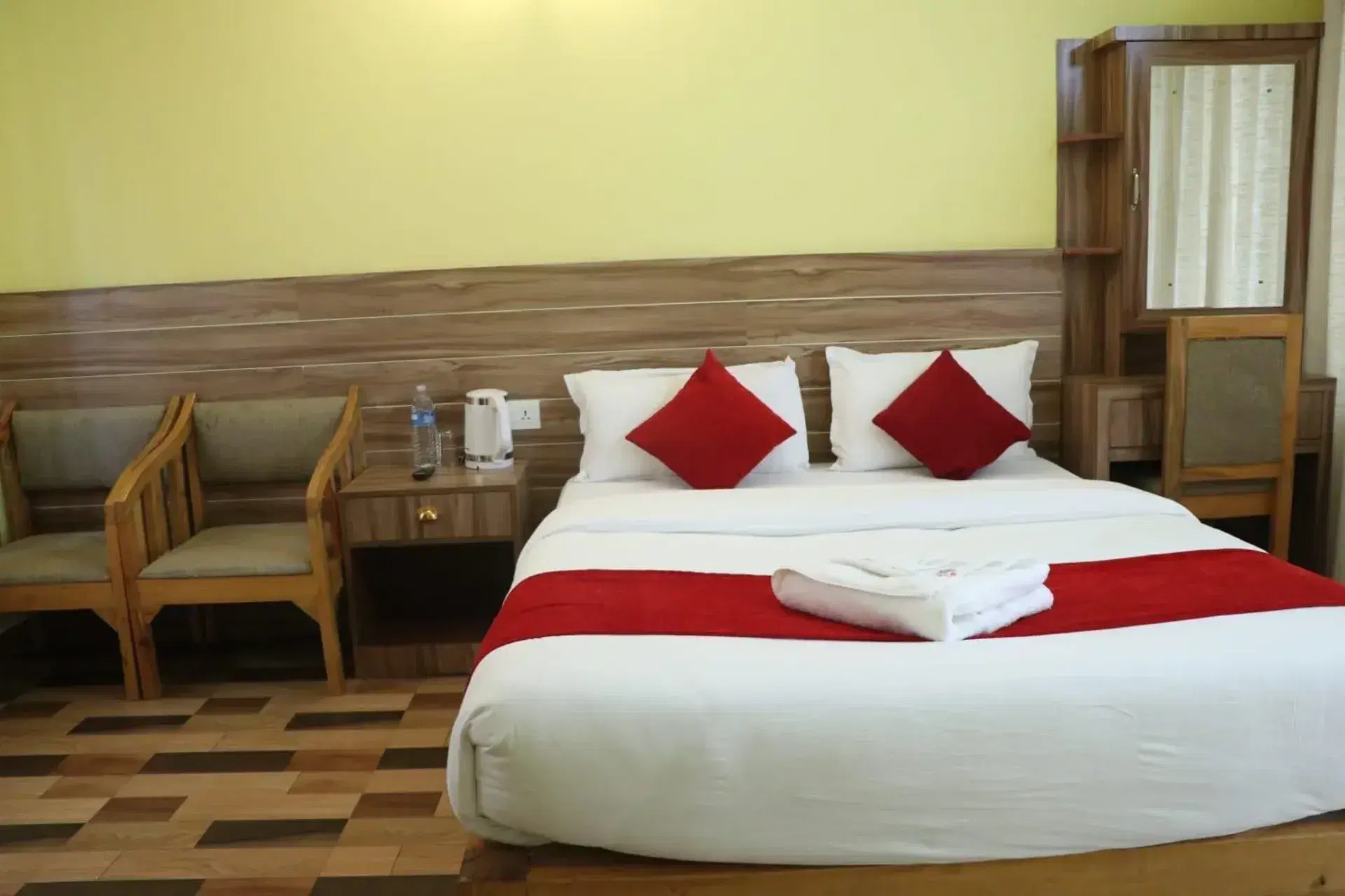 Deluxe Couple Room