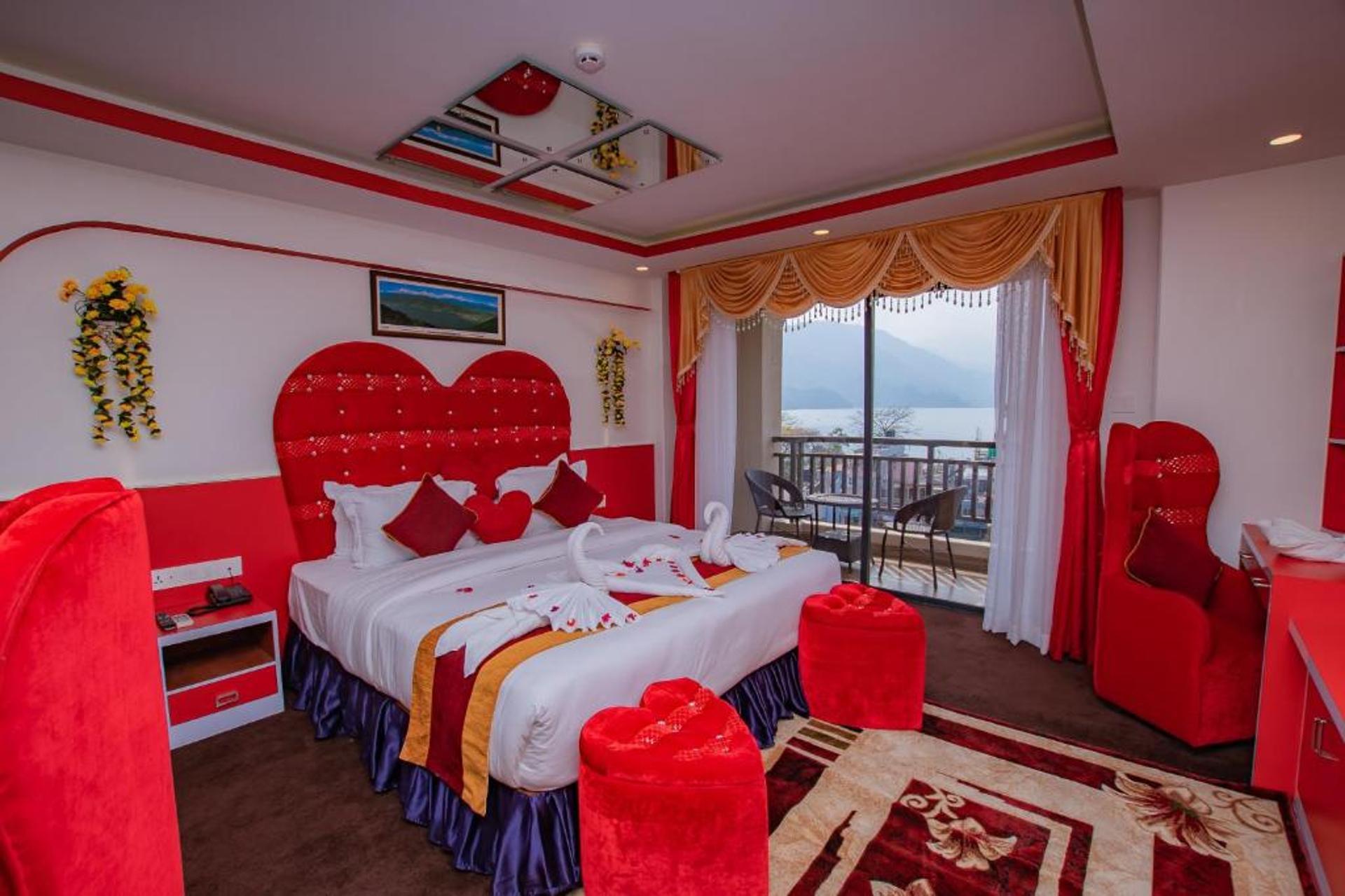 Honeymoon Suite with Jacuzzi