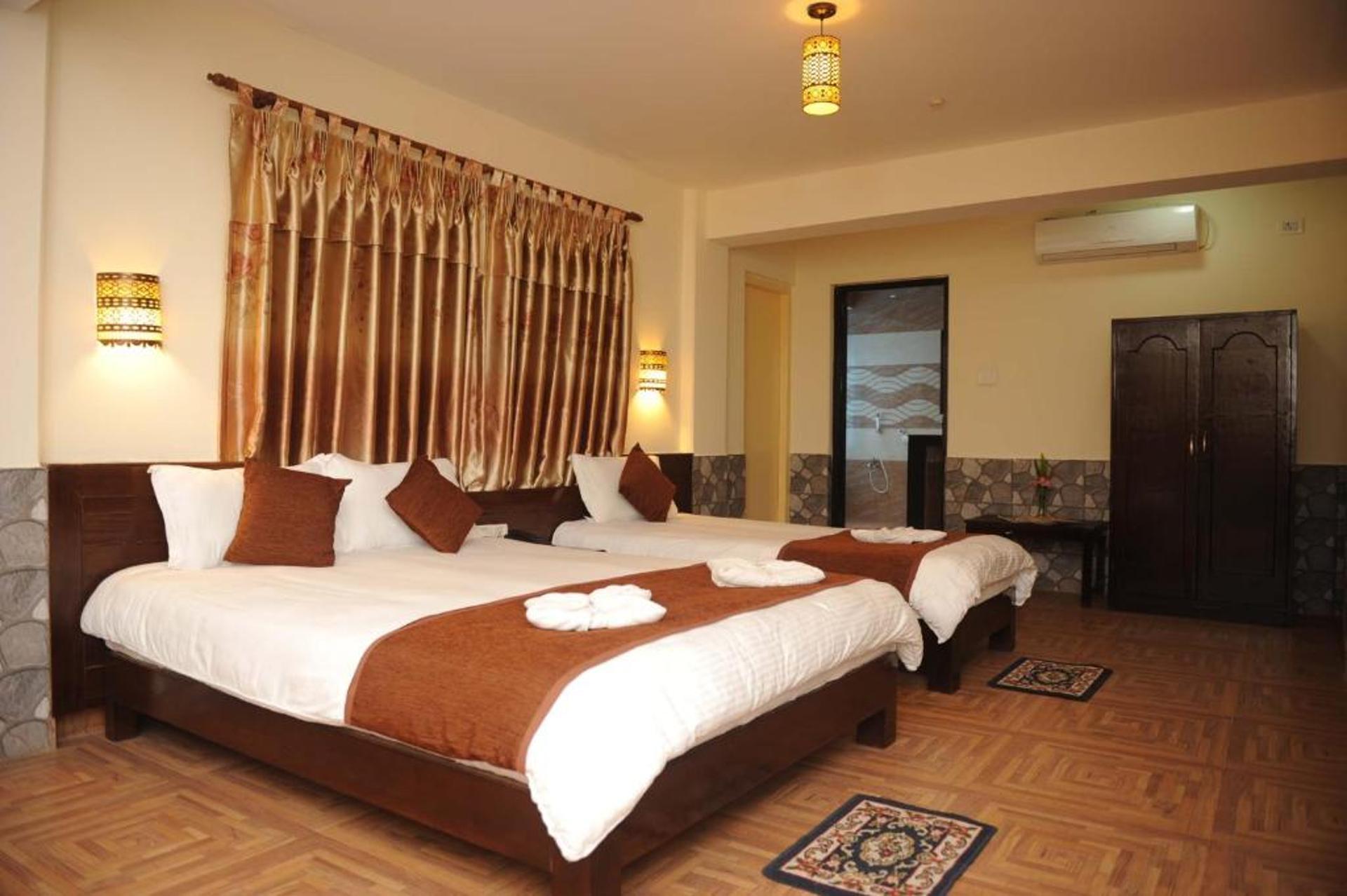 Super Deluxe Family Room