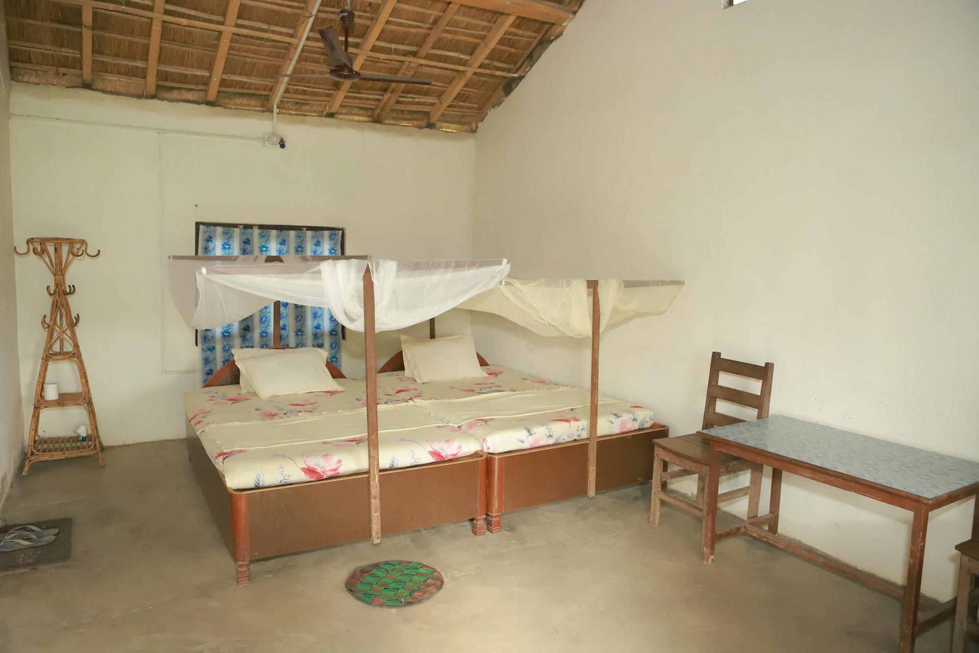 Twin Bed Room