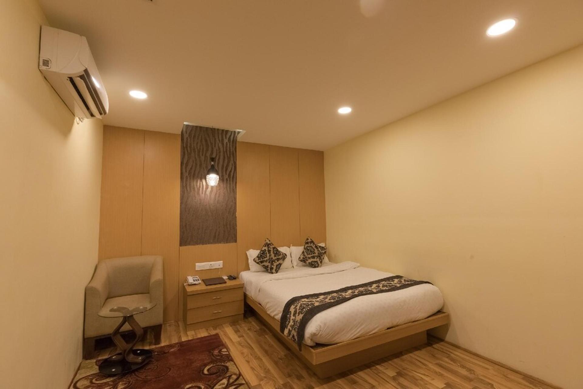 Deluxe Master Bedroom
