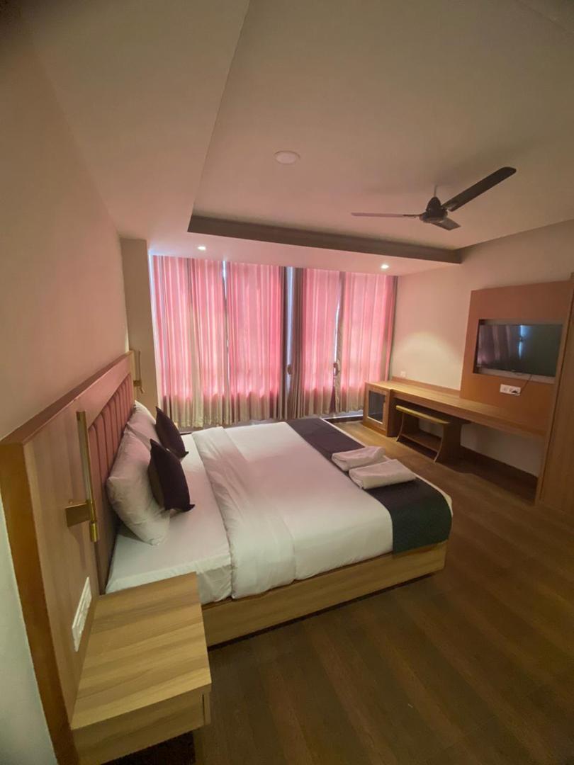 Deluxe Couple Room