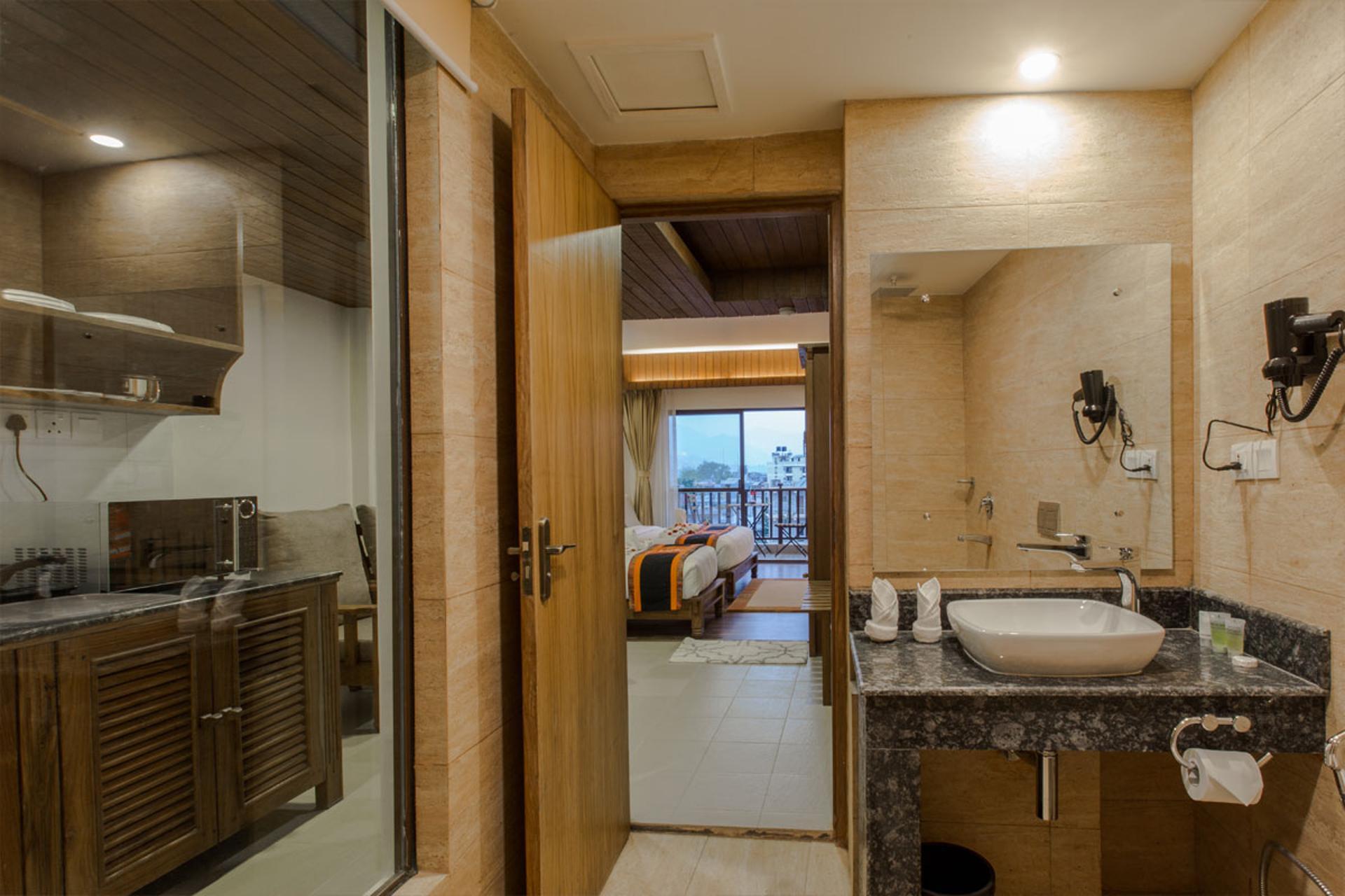 Luxury Semi Suite Lake View Room