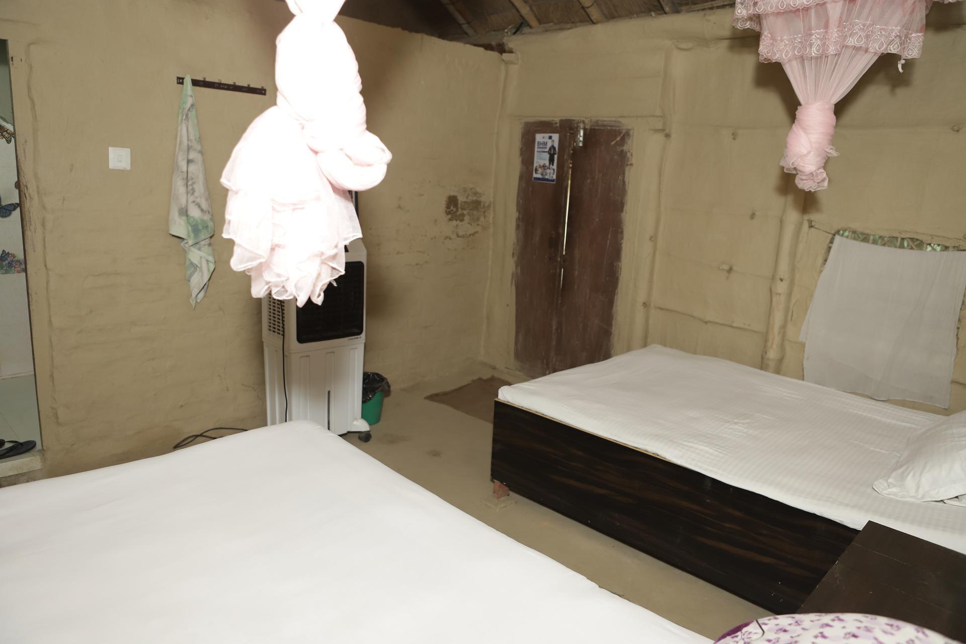 Twin Bed Room