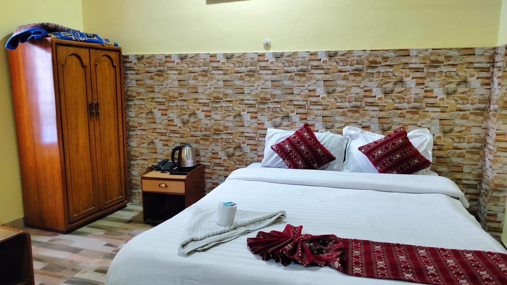 Standard Couple Room