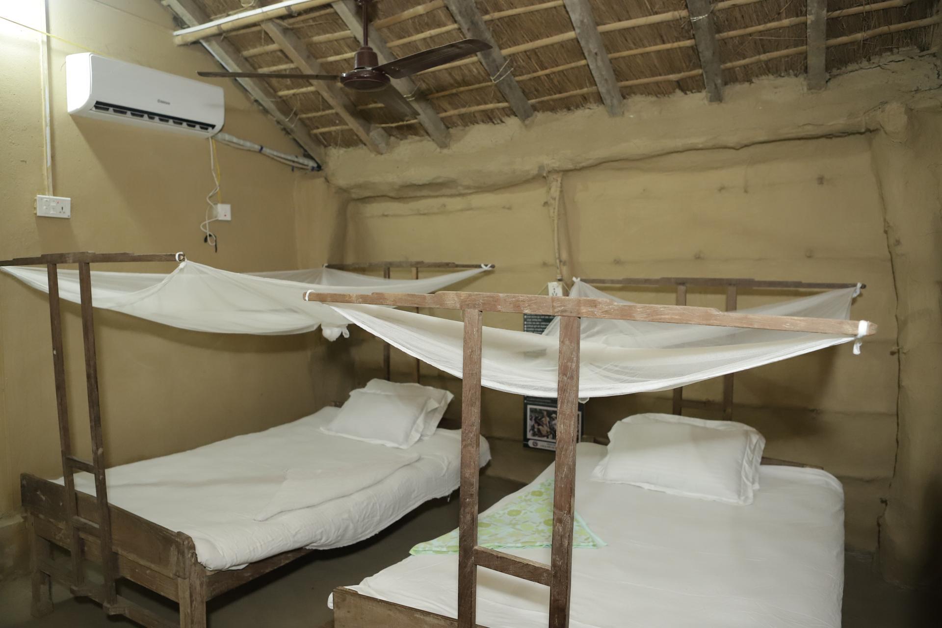 Twin Bed Room