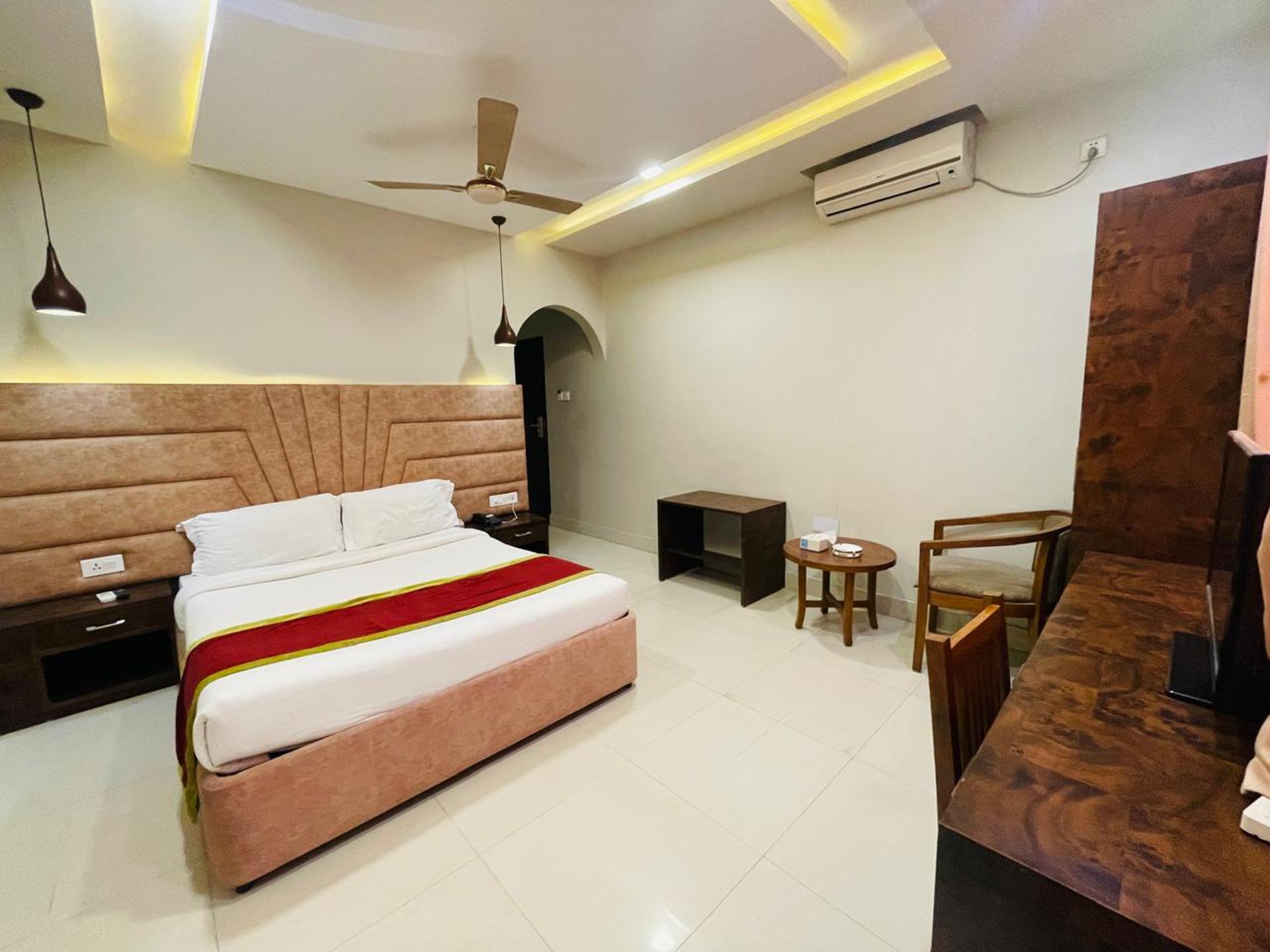Deluxe Master Bed