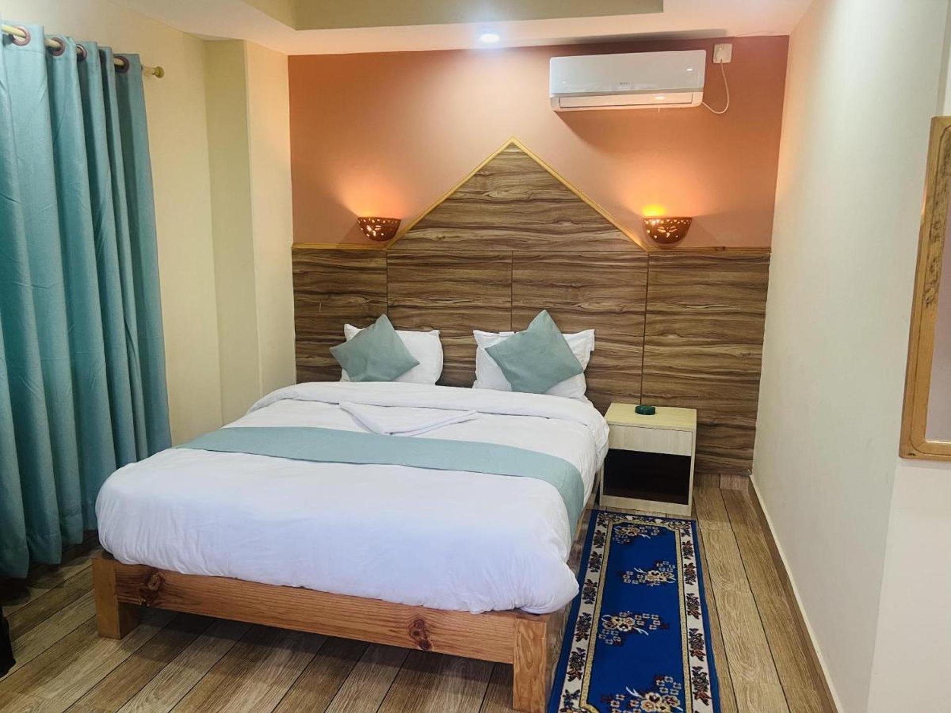 Deluxe Couple Room