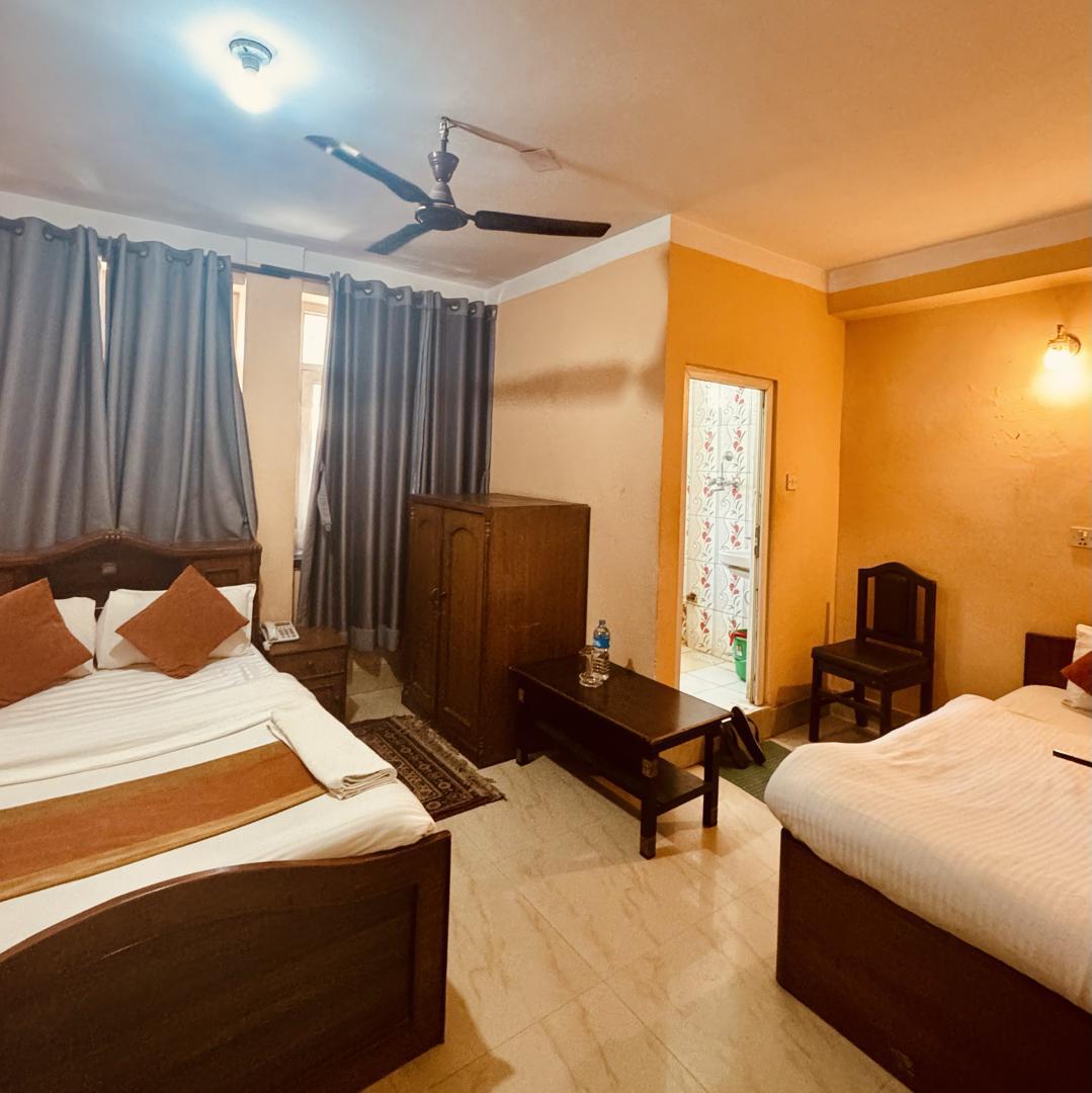 Double Bedroom with Single Bed & Private Bathroom