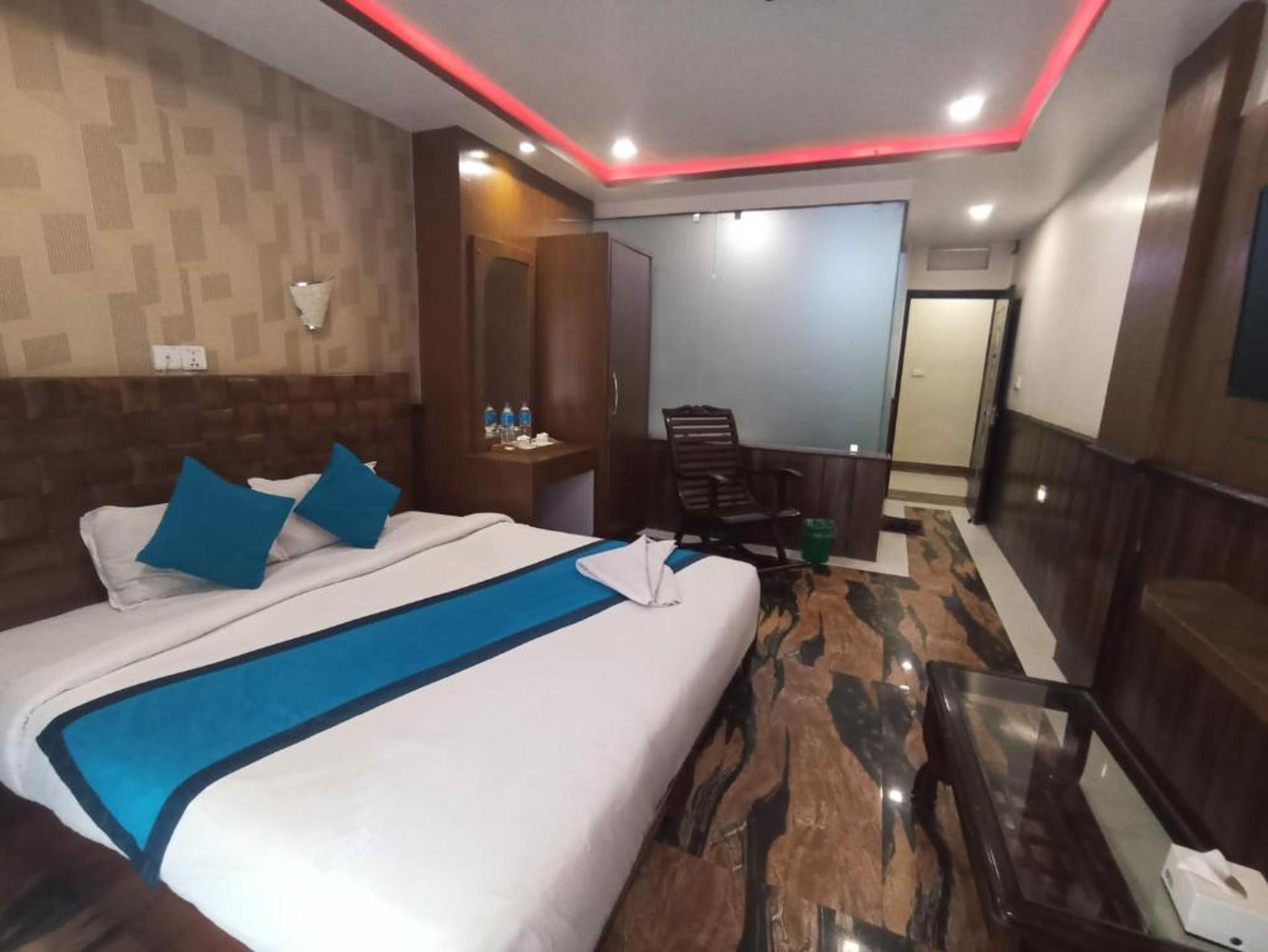 Extra Large King Size Bedroom