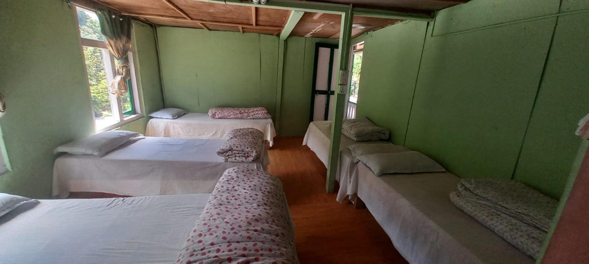 Quintuple room