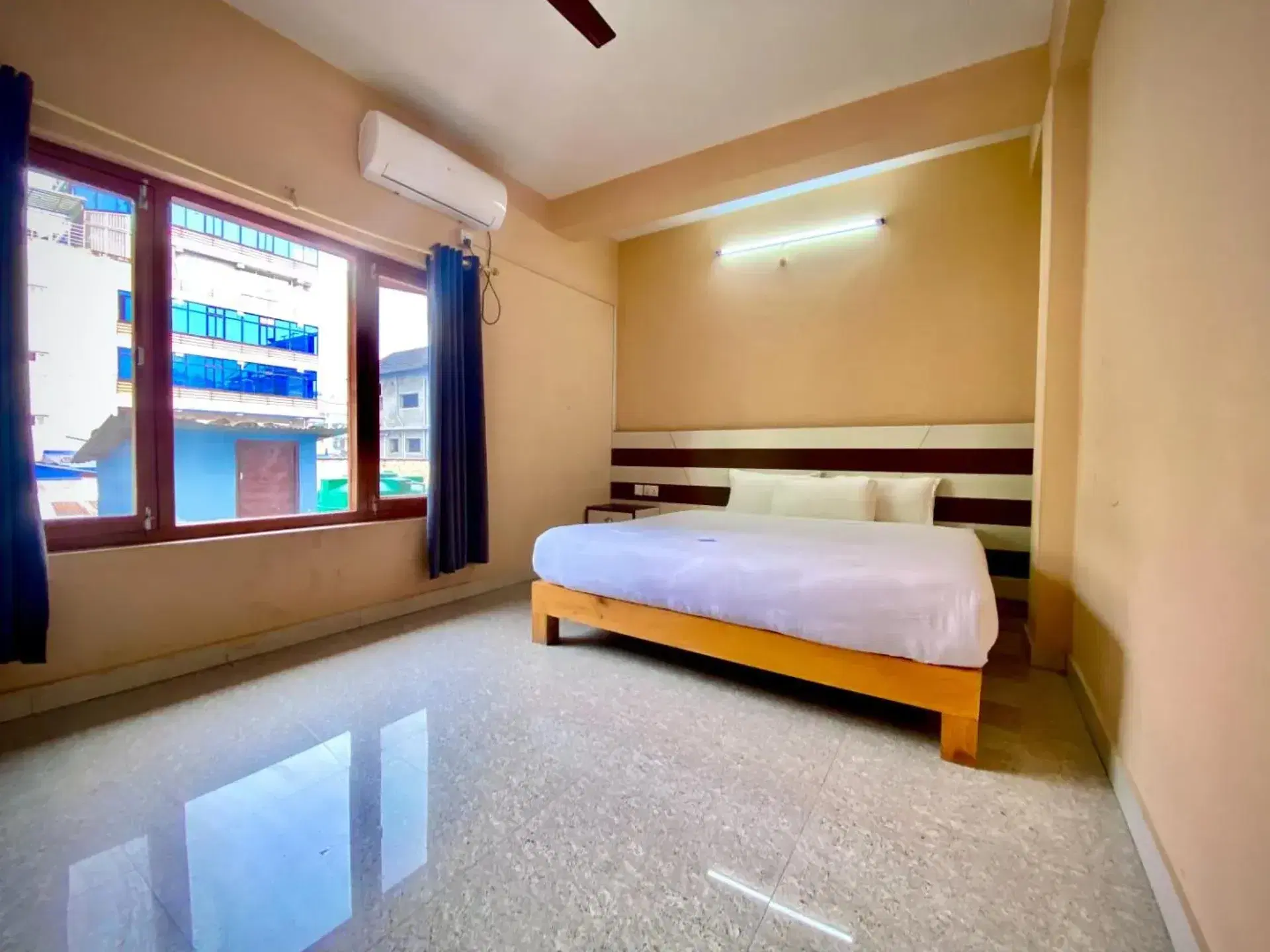 Deluxe Couple Room
