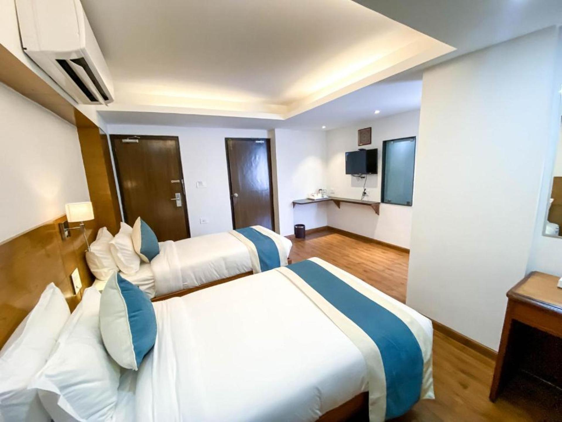 Connecting Room