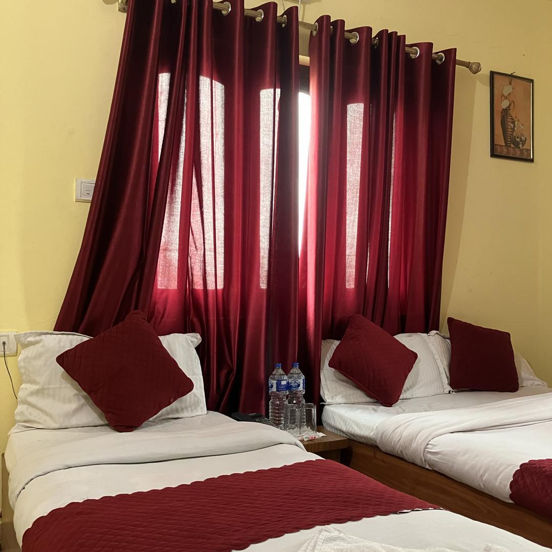 master bed with additional single bed with Ac