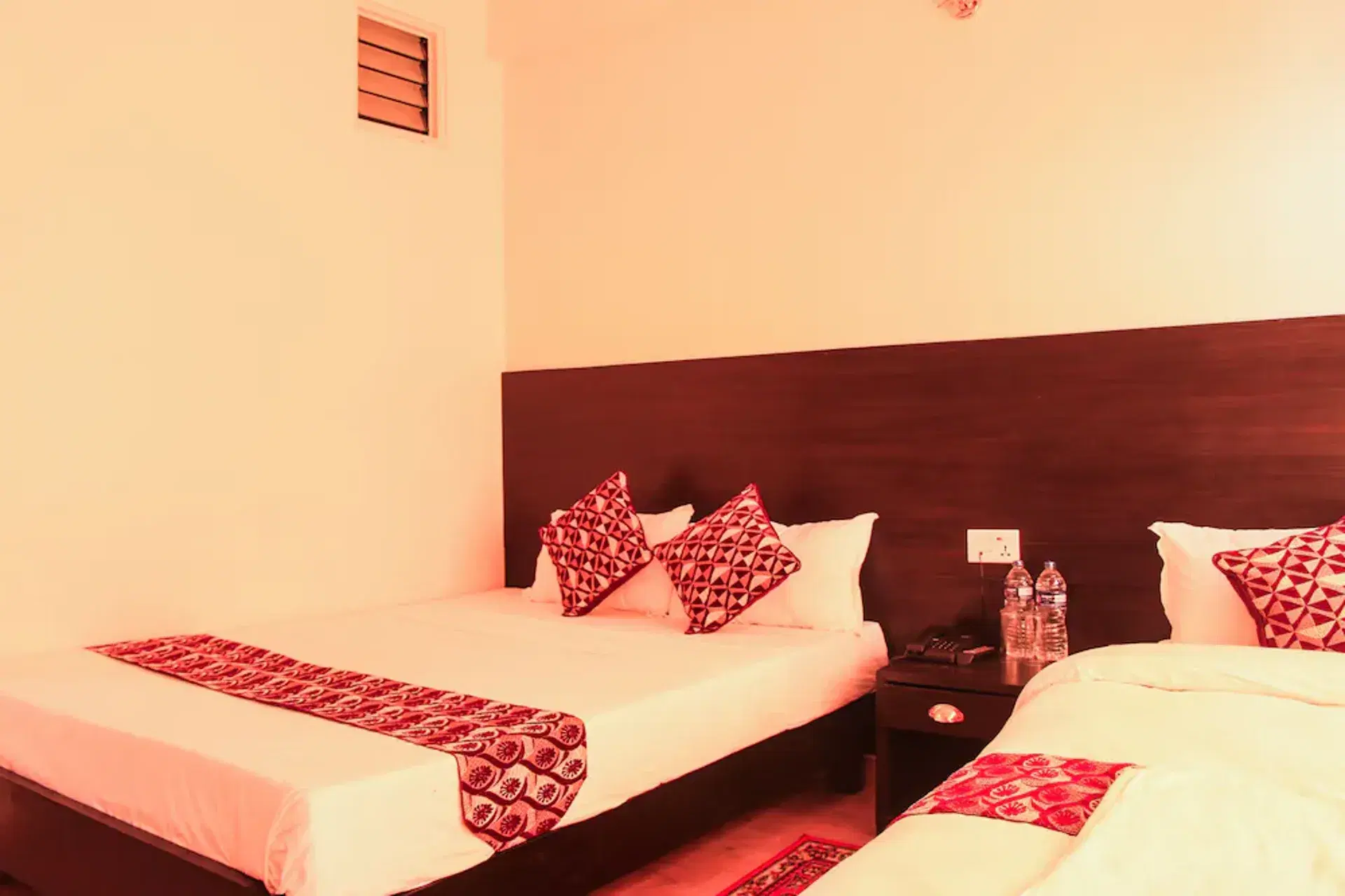 Twin Bed Room