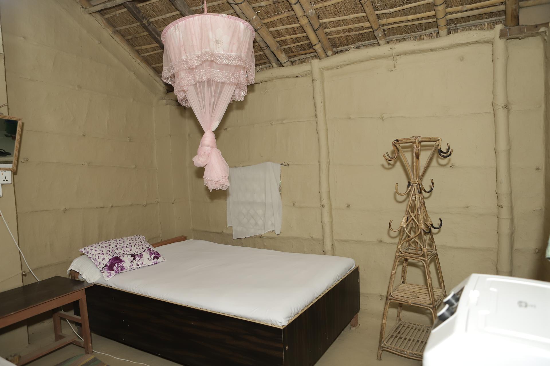 Twin Bed Room