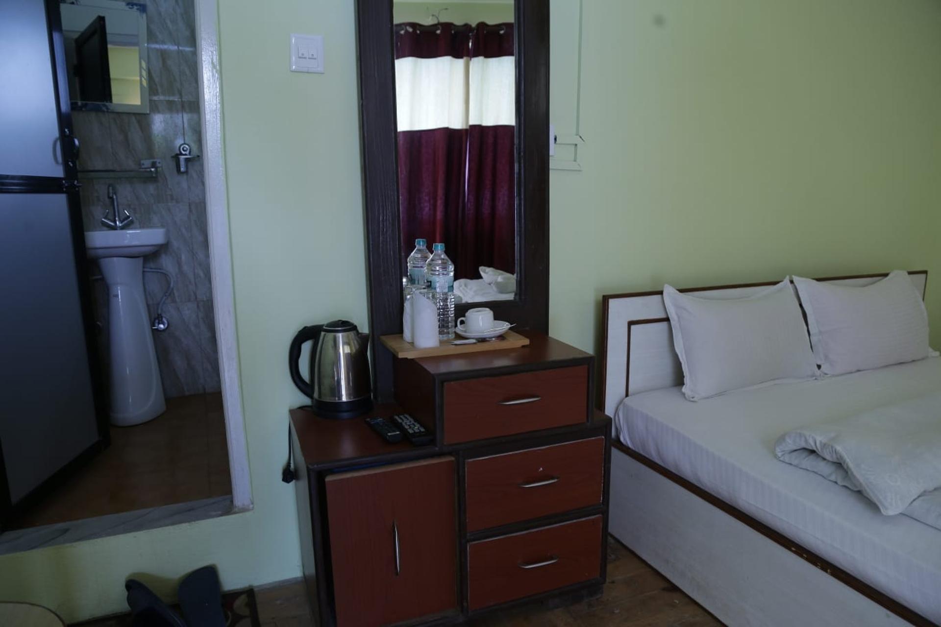 Deluxe Couple Room