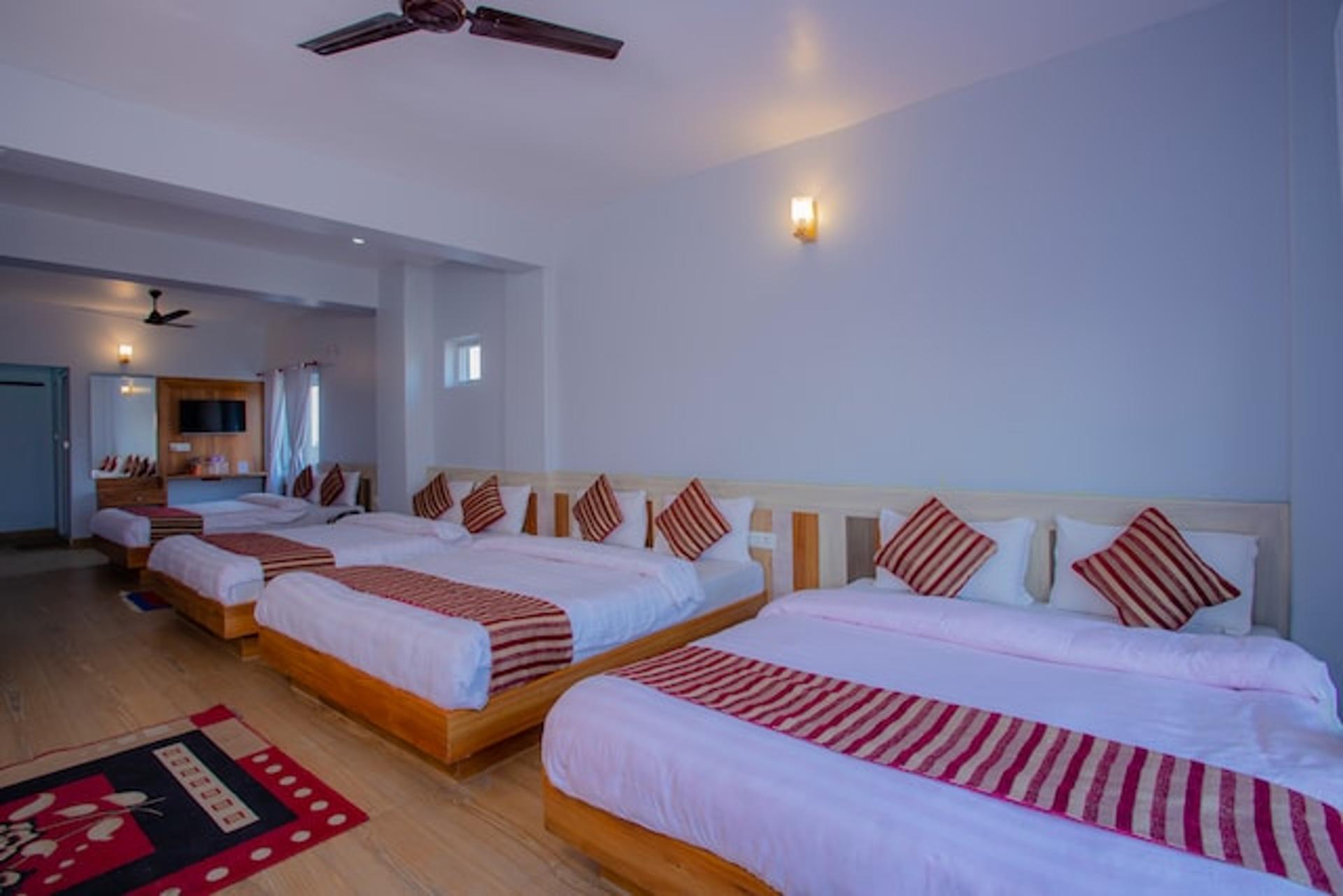 Deluxe 8 sharing Room
