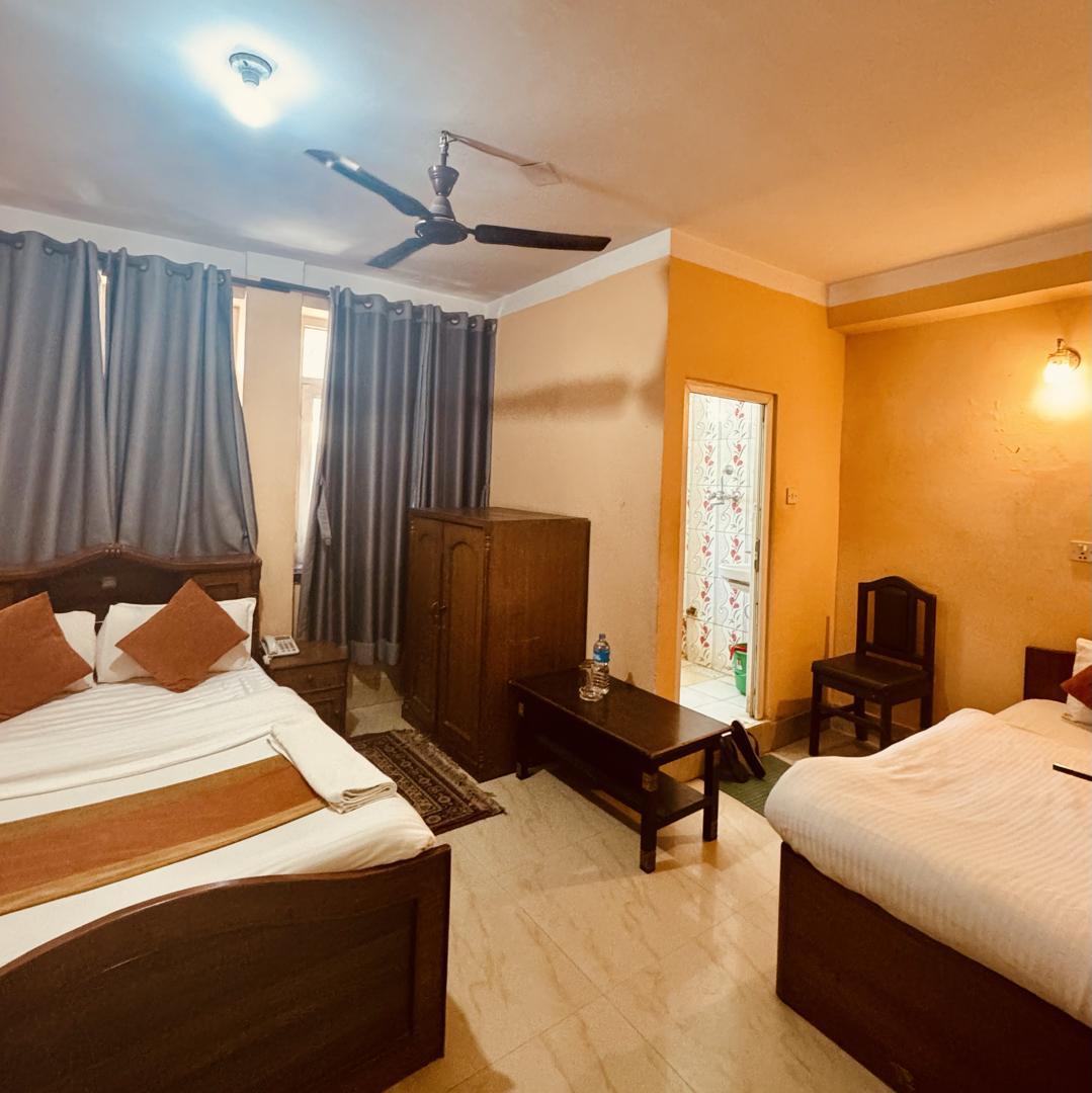 Double Bedroom with Single Bed & A/C