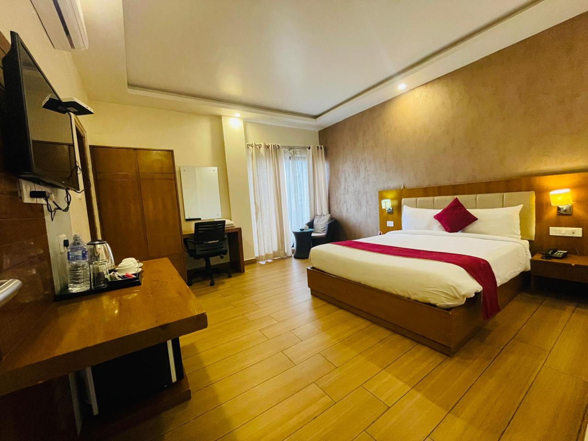 Queen Bed Room