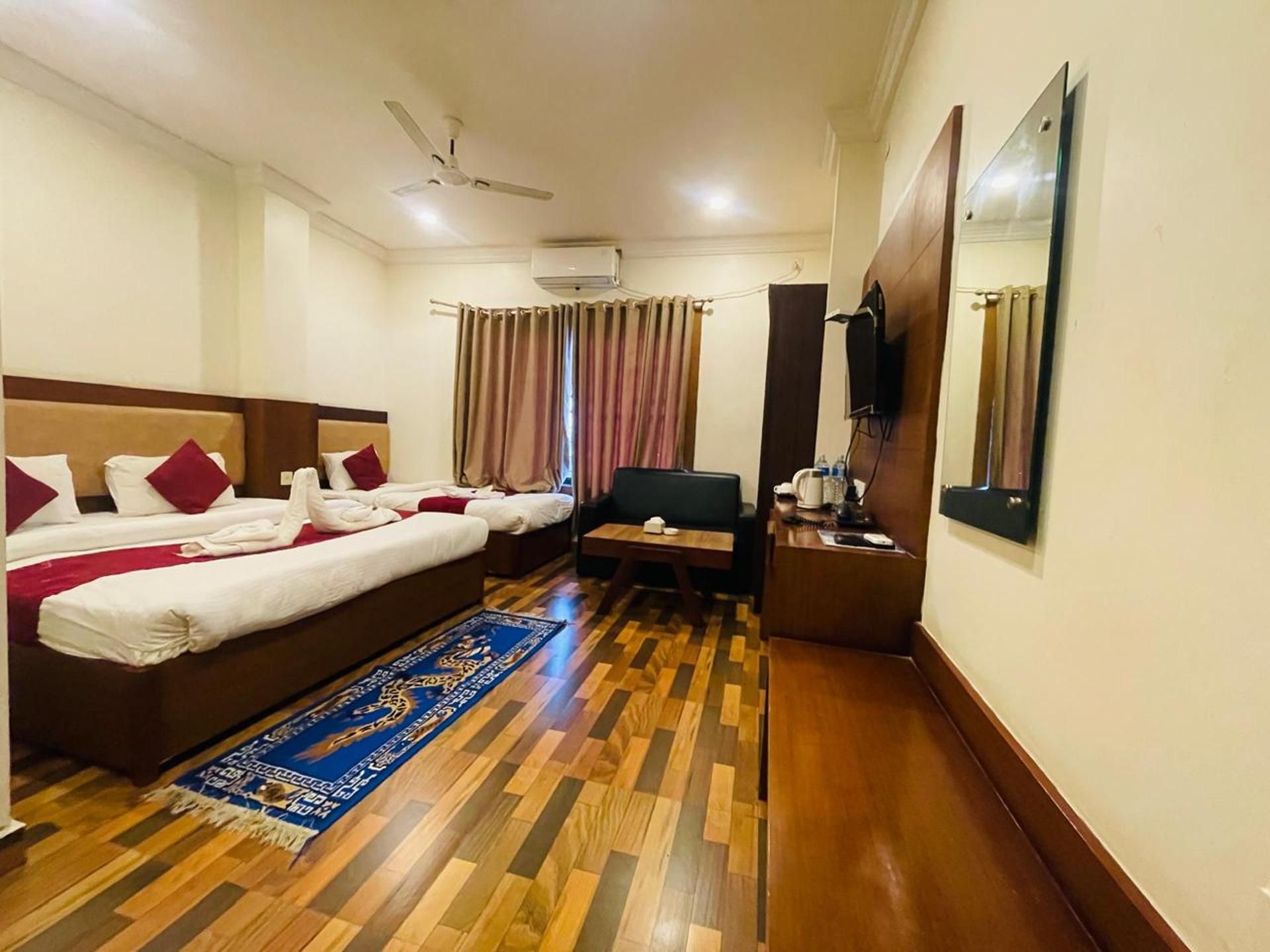 Deluxe Single & Double Bed Room