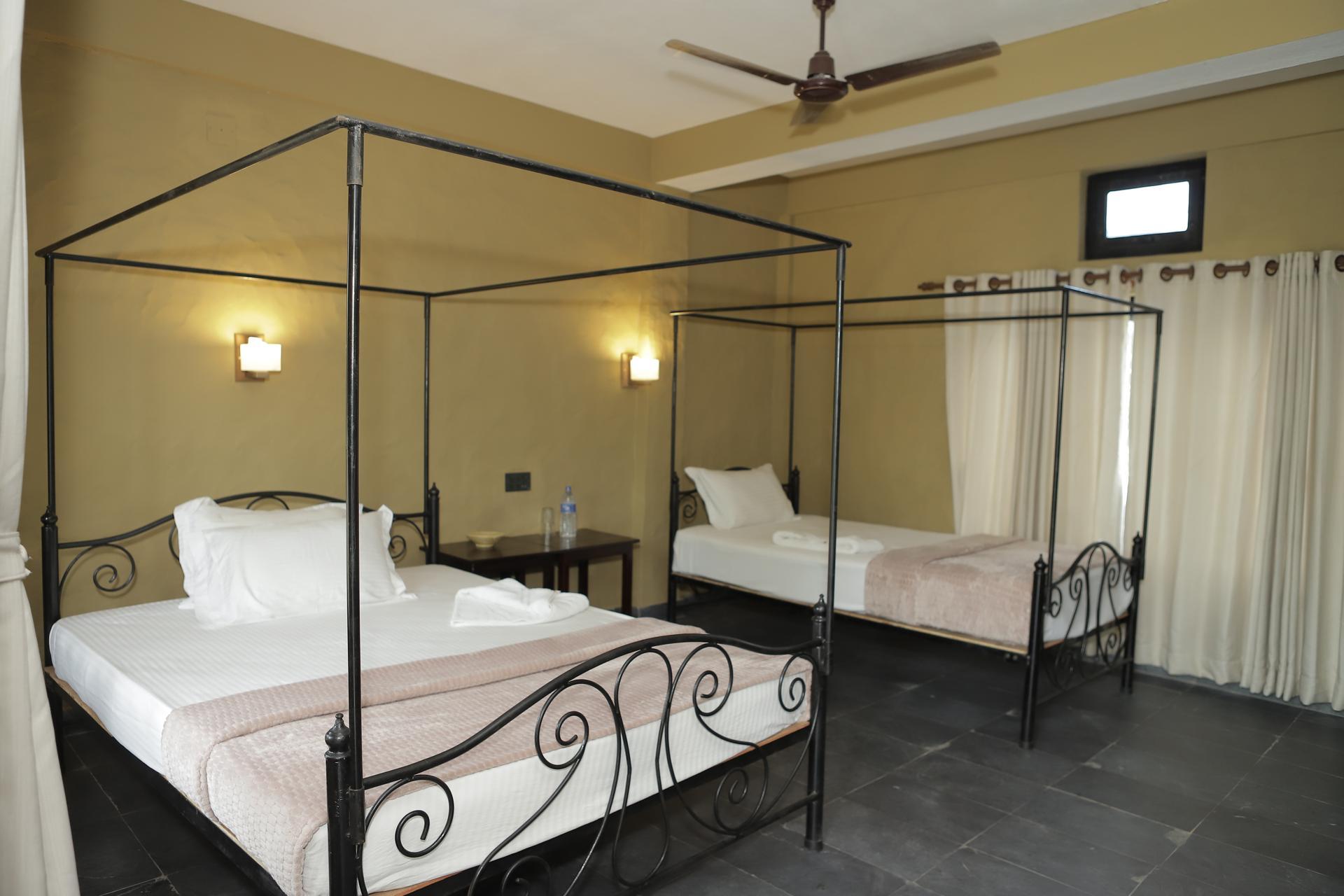 Double Twin bed room