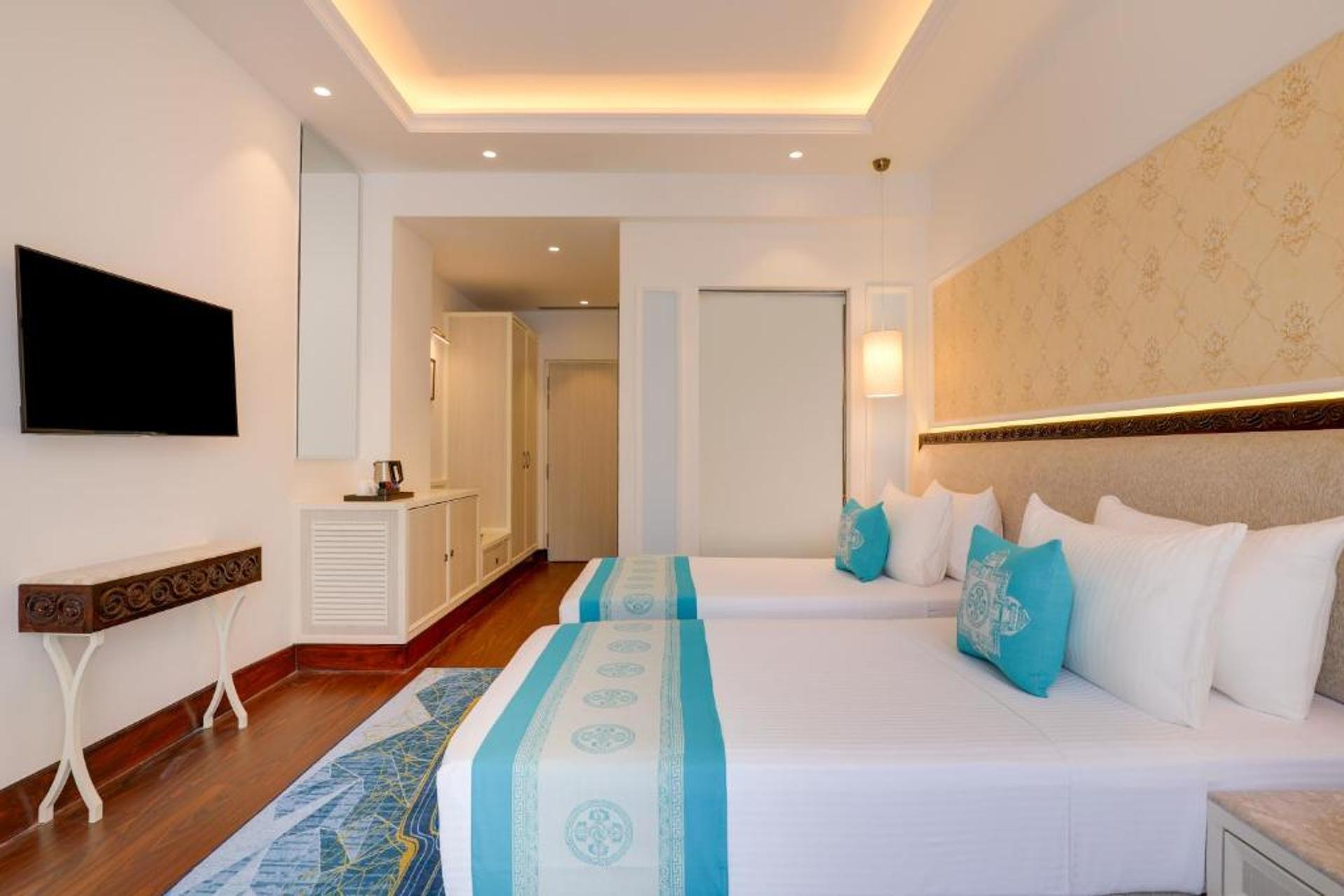 Club Twin Room