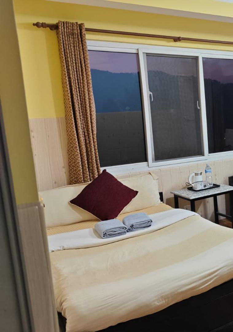 Queen Bed With Balcony