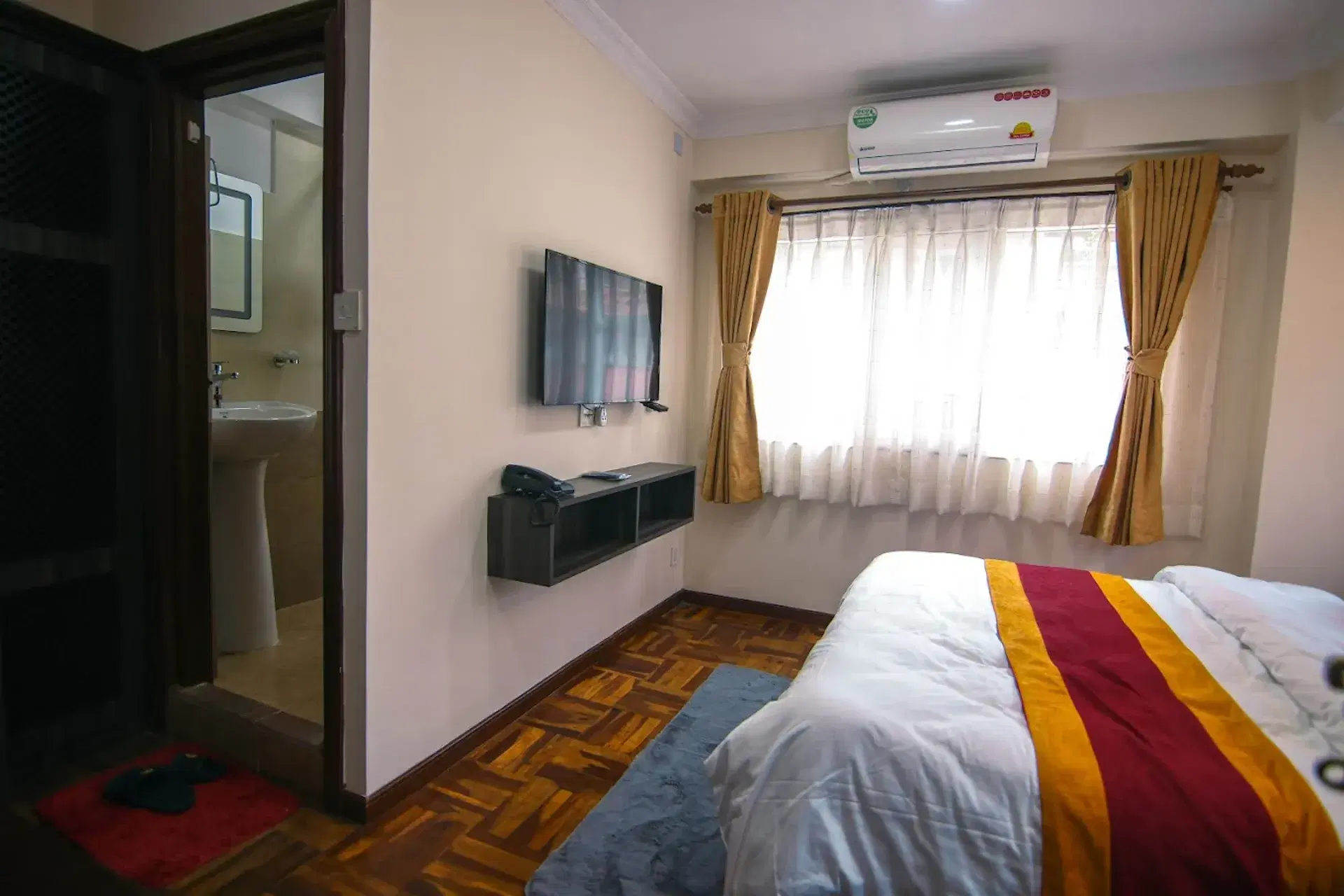 Single Room with Private Bathroom