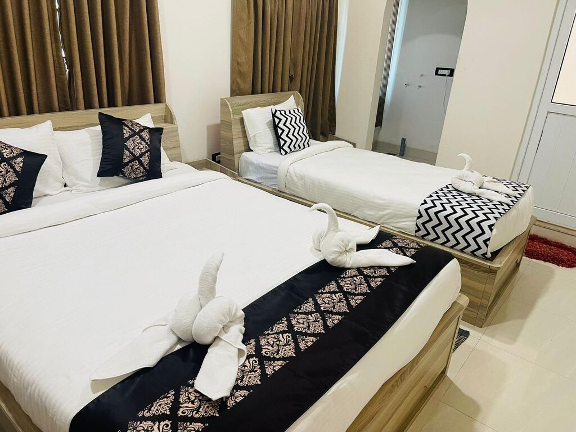 1 Double bed + Single bed Appartment with A/C