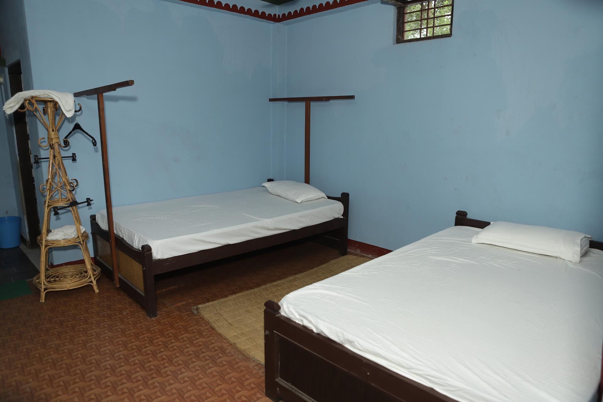 Twin Bed Room