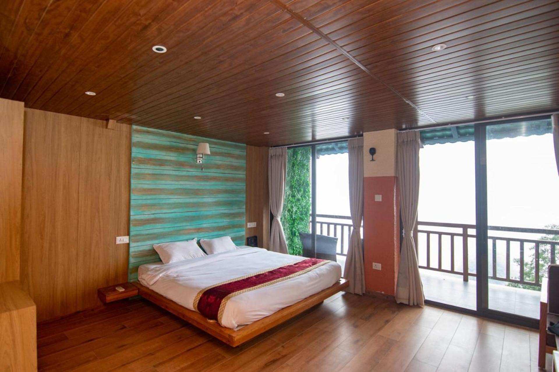 deluxe room with balconey