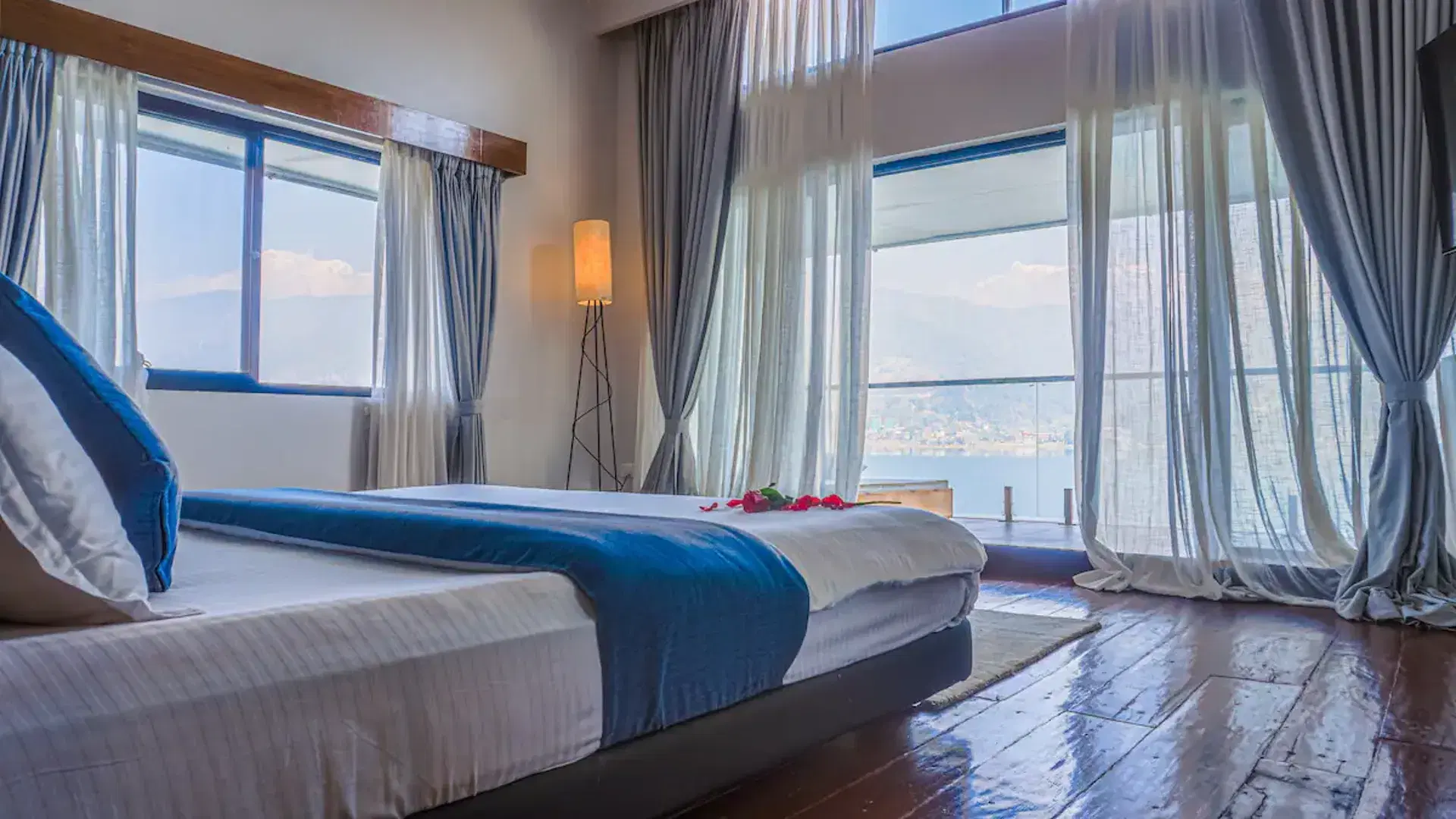 Deluxe Queen Room