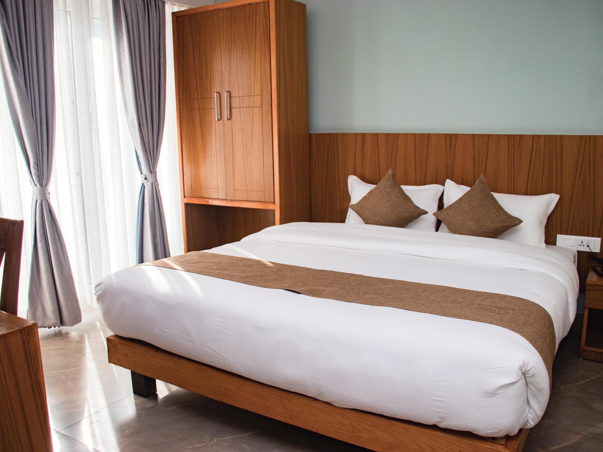 Deluxe King Room with Balcony