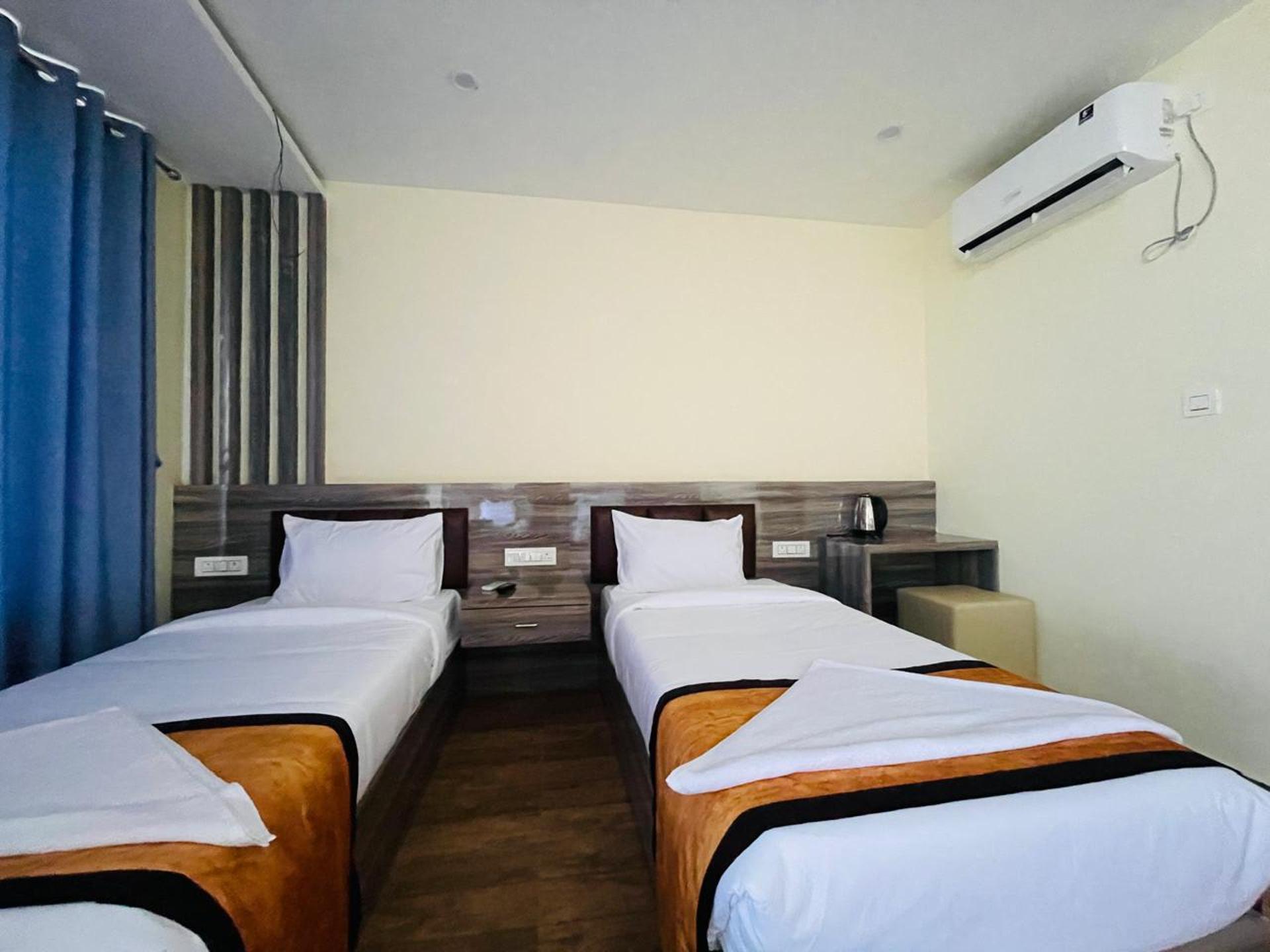 Twin Bed Room