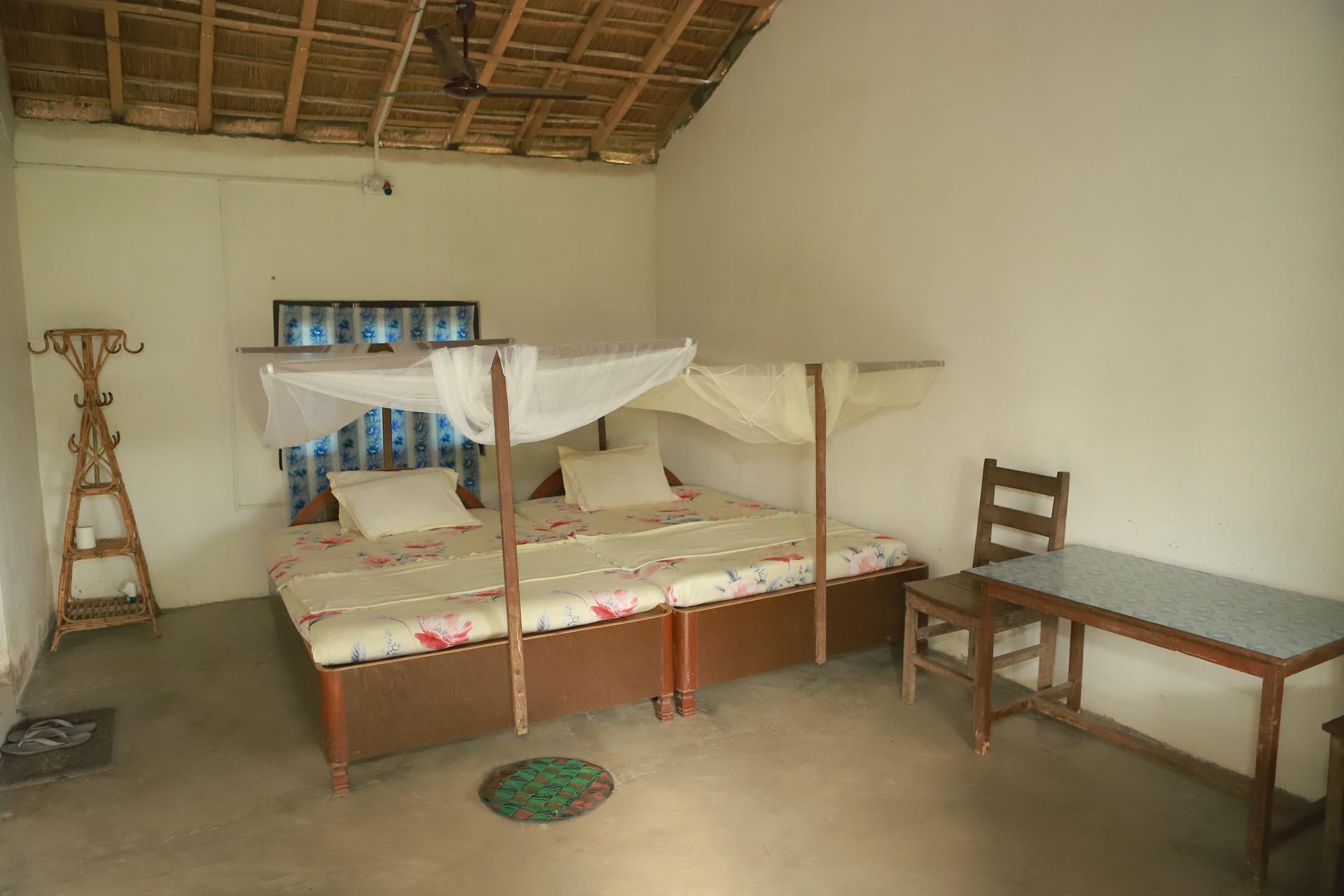 Twin Bed Room