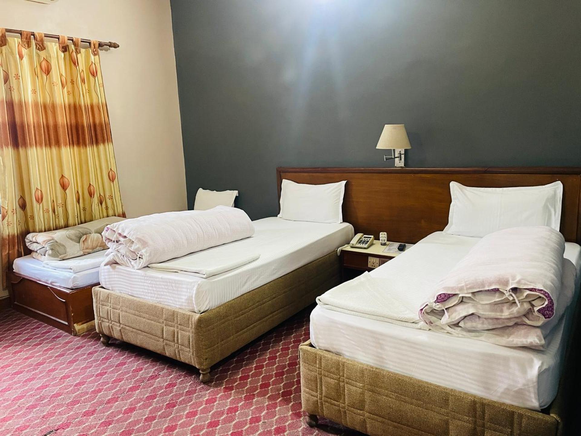 Deluxe Single Triple Bed Room