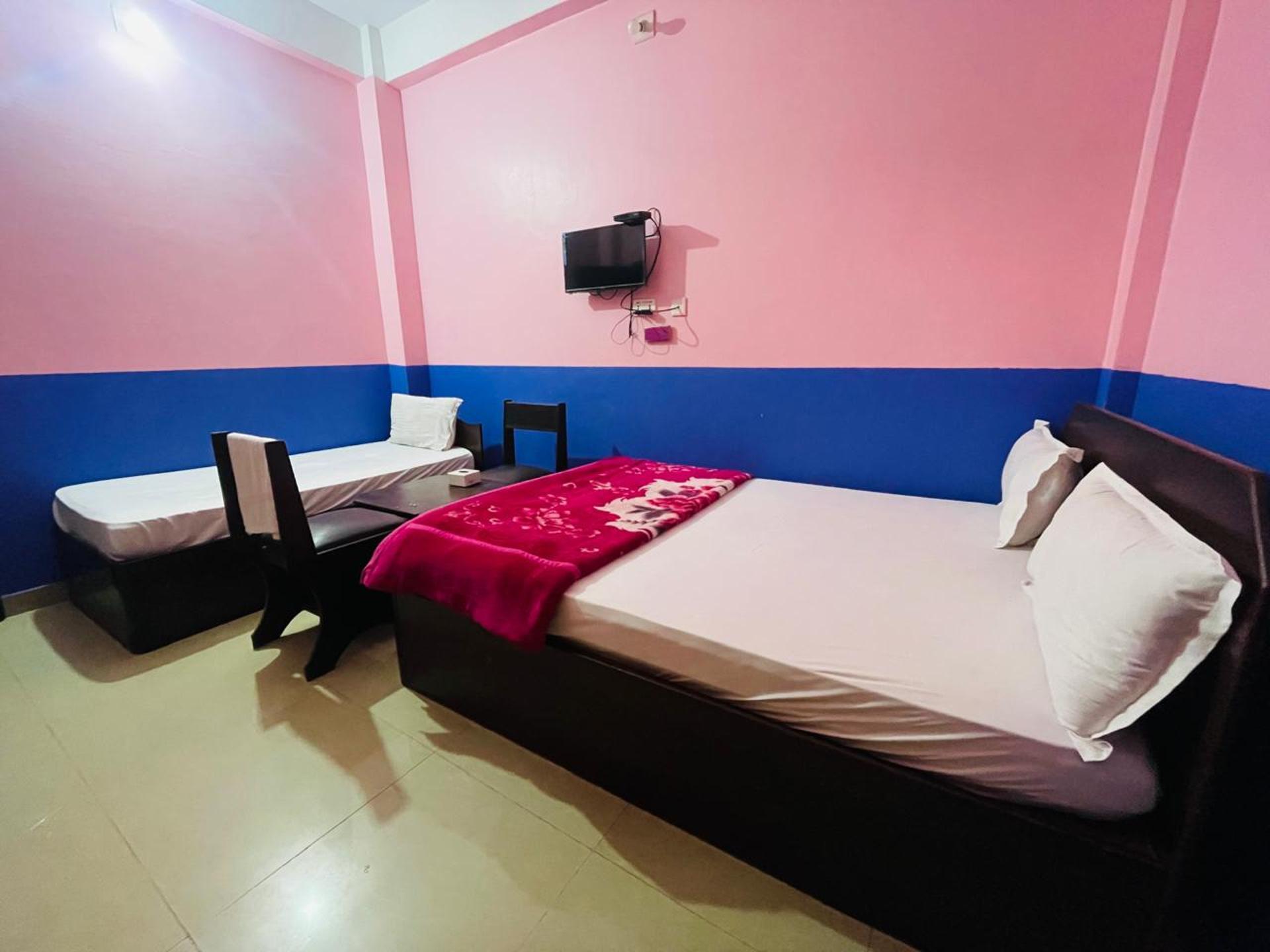 Deluxe Single & Double Bed Room