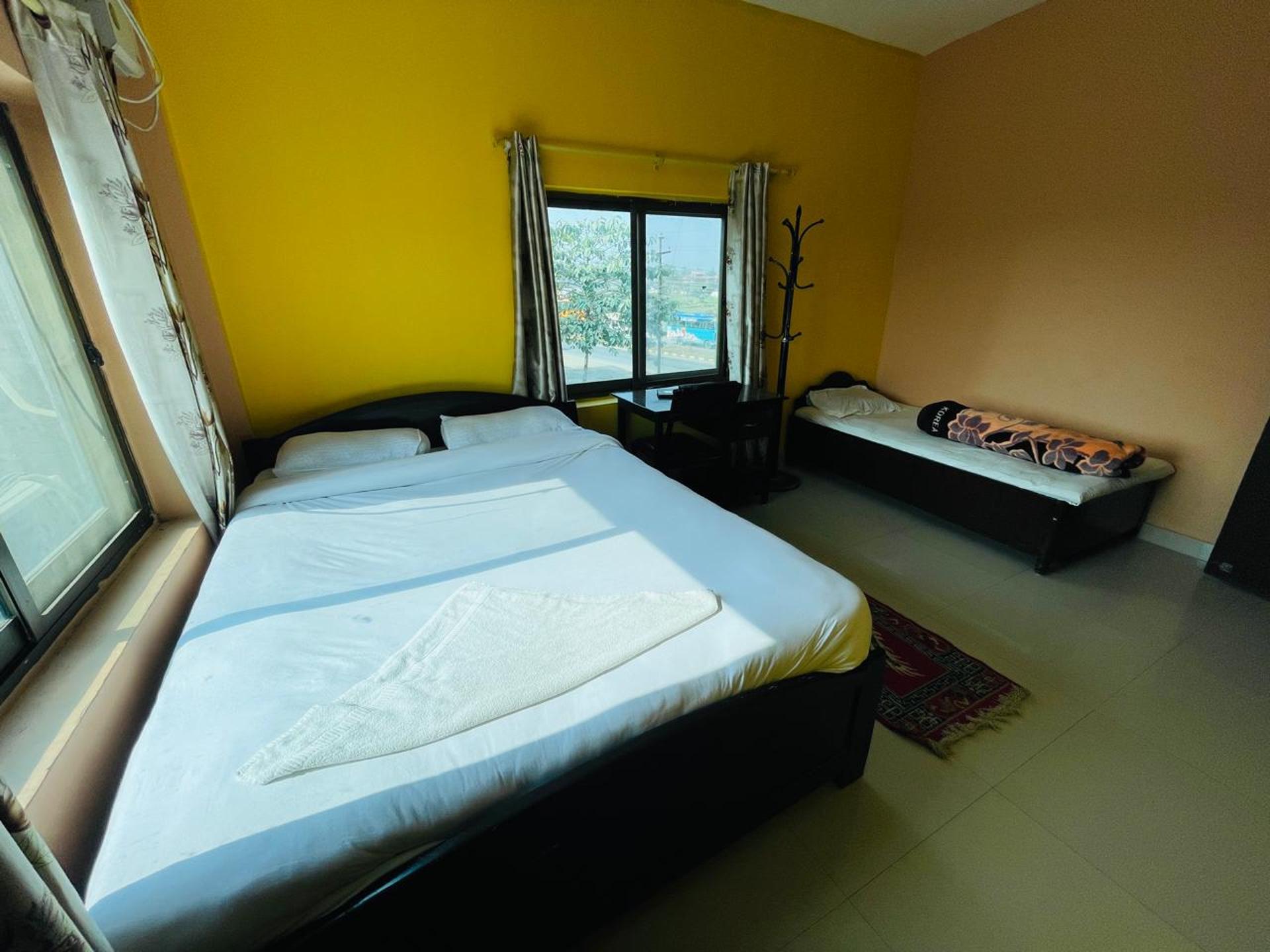 Deluxe Single & Double Bed Room