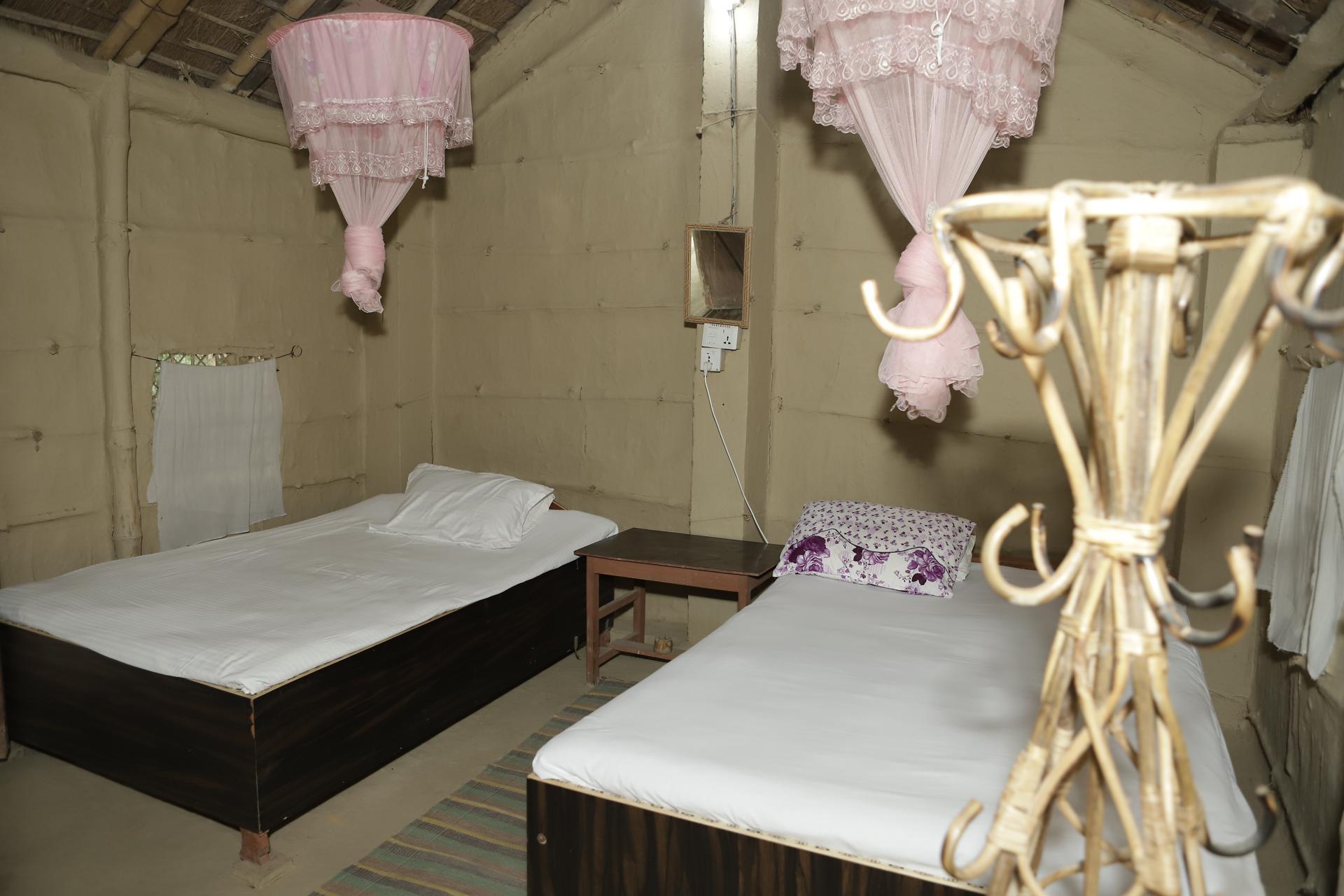 Twin Bed Room