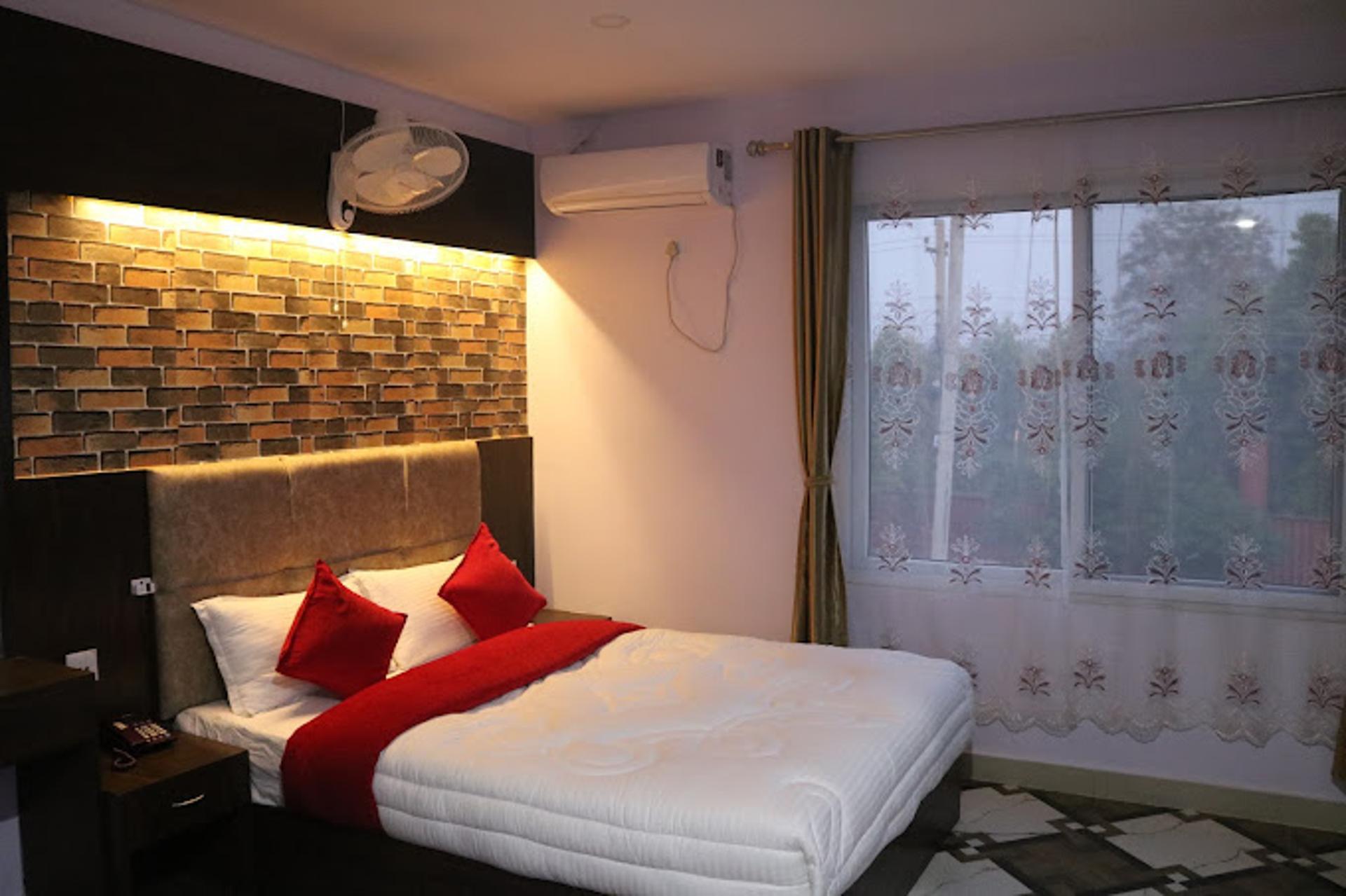 Deluxe Ac Room
