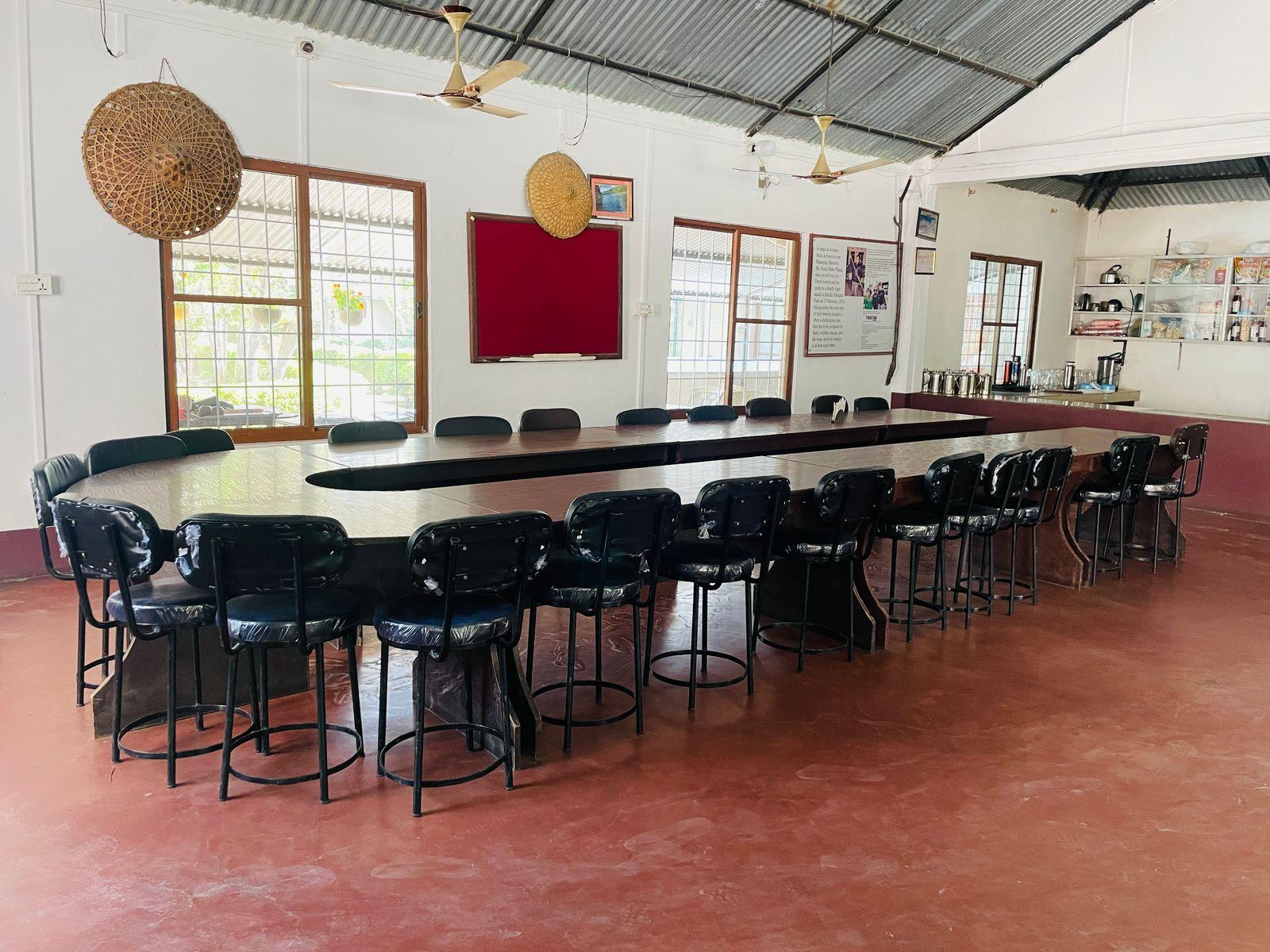 Bardia Gaida Camp Resort