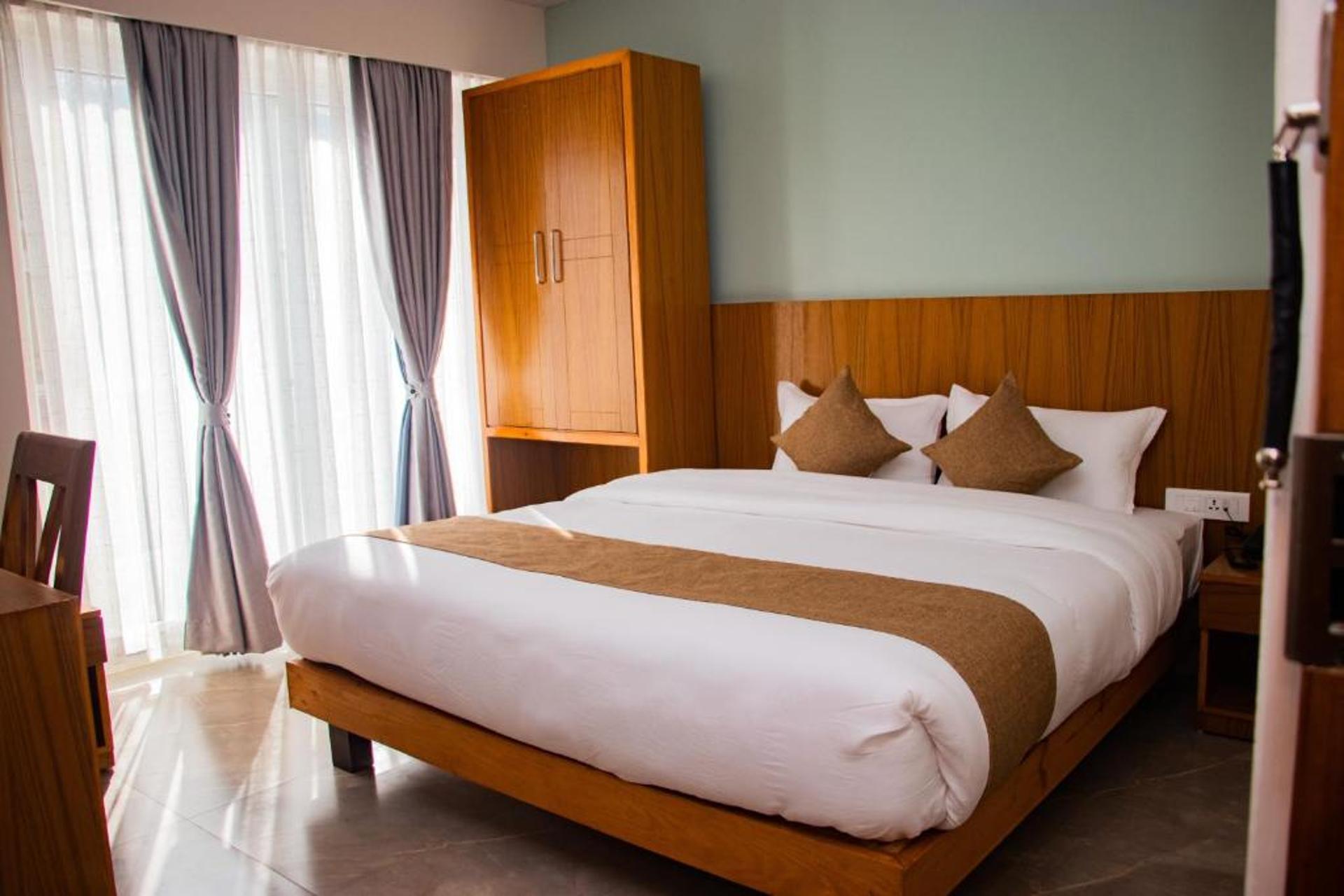 Deluxe King Room with Balcony