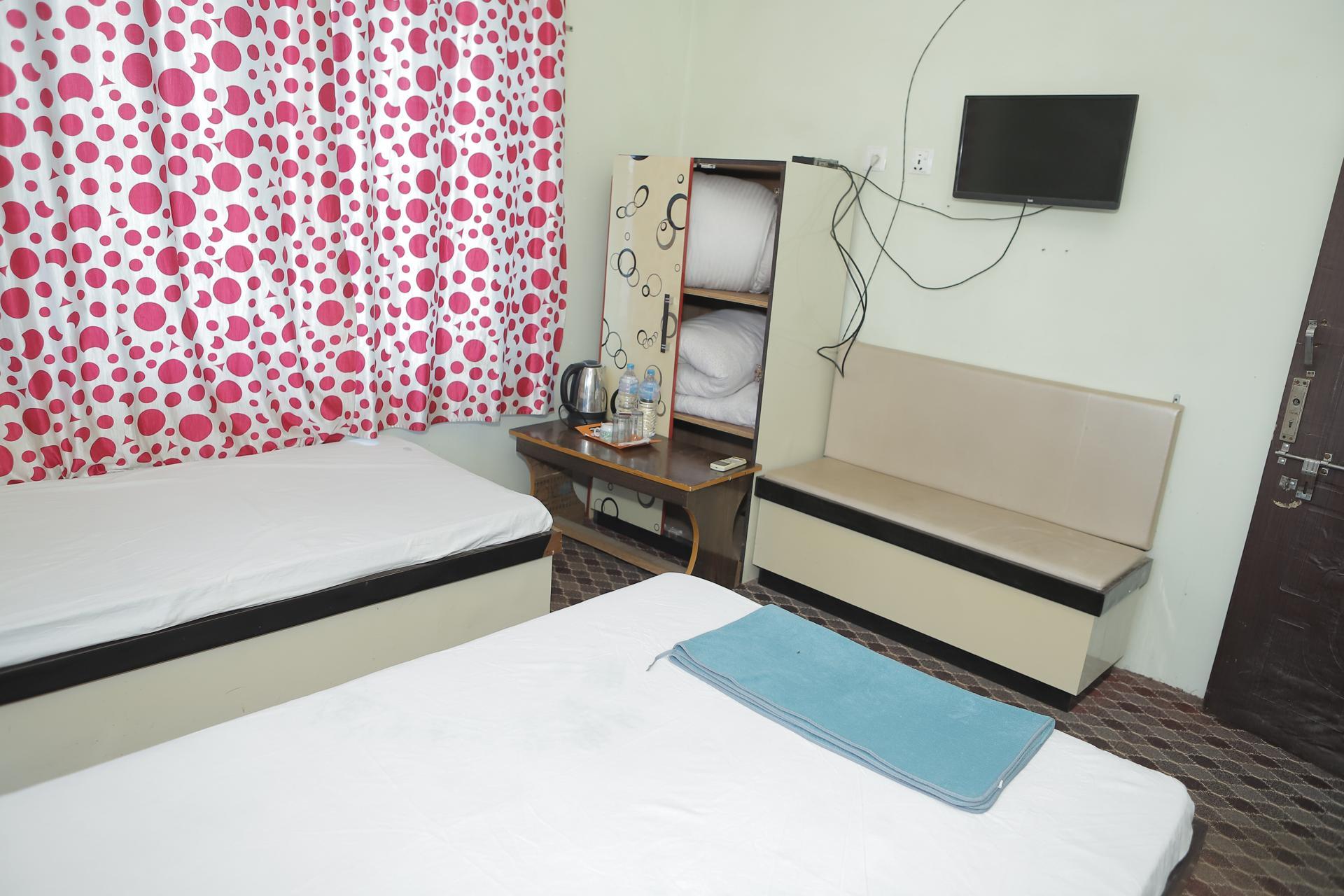 Twin Bed Room